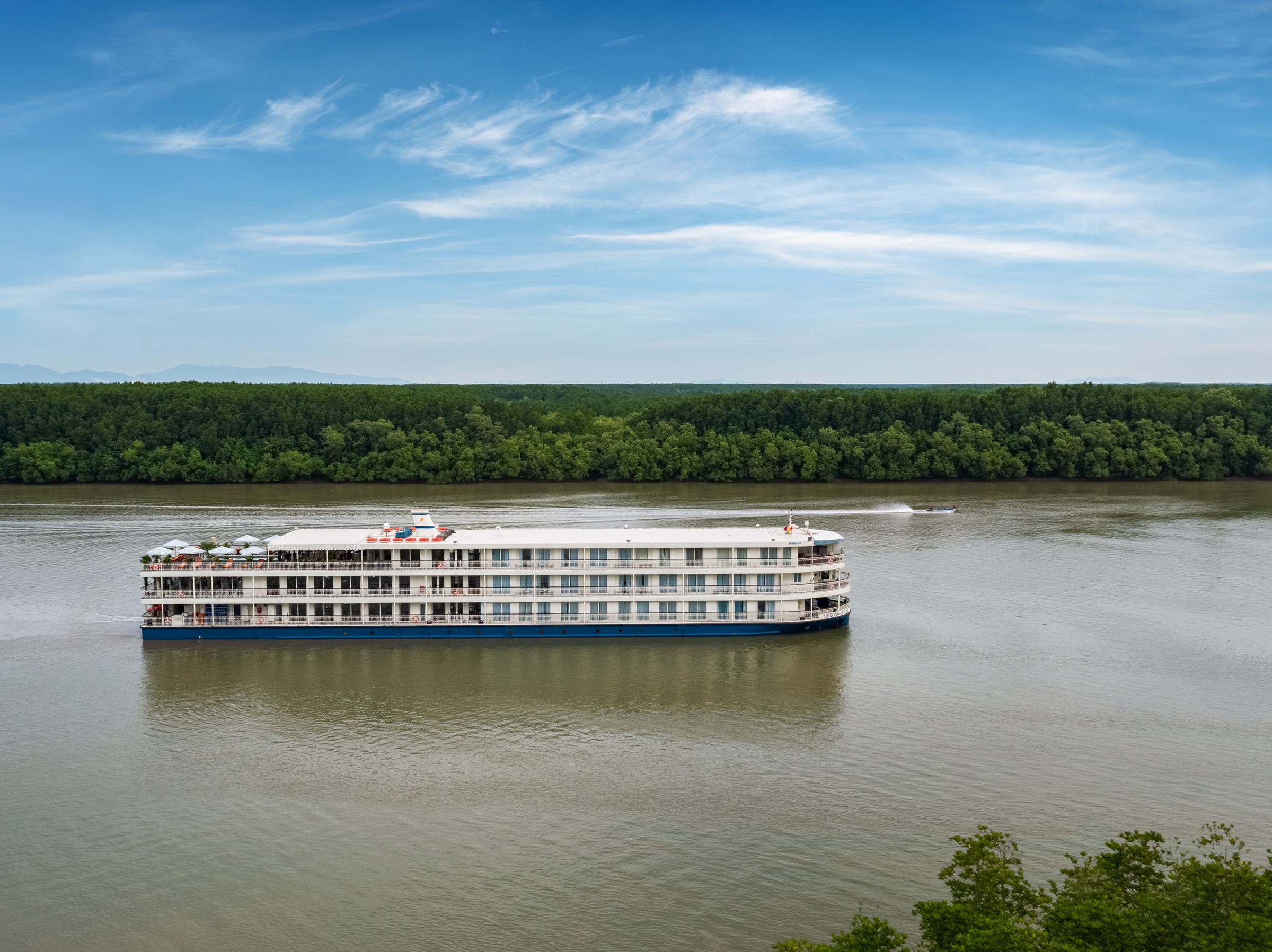 Mekong Jewel – on the Mekong