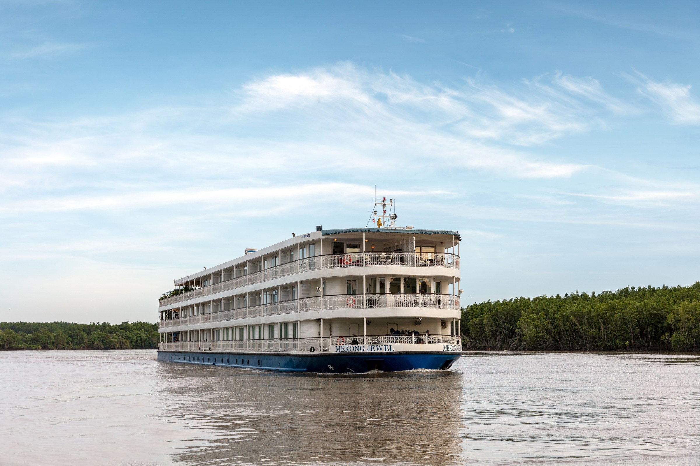 Mekong Jewel – on the Mekong
