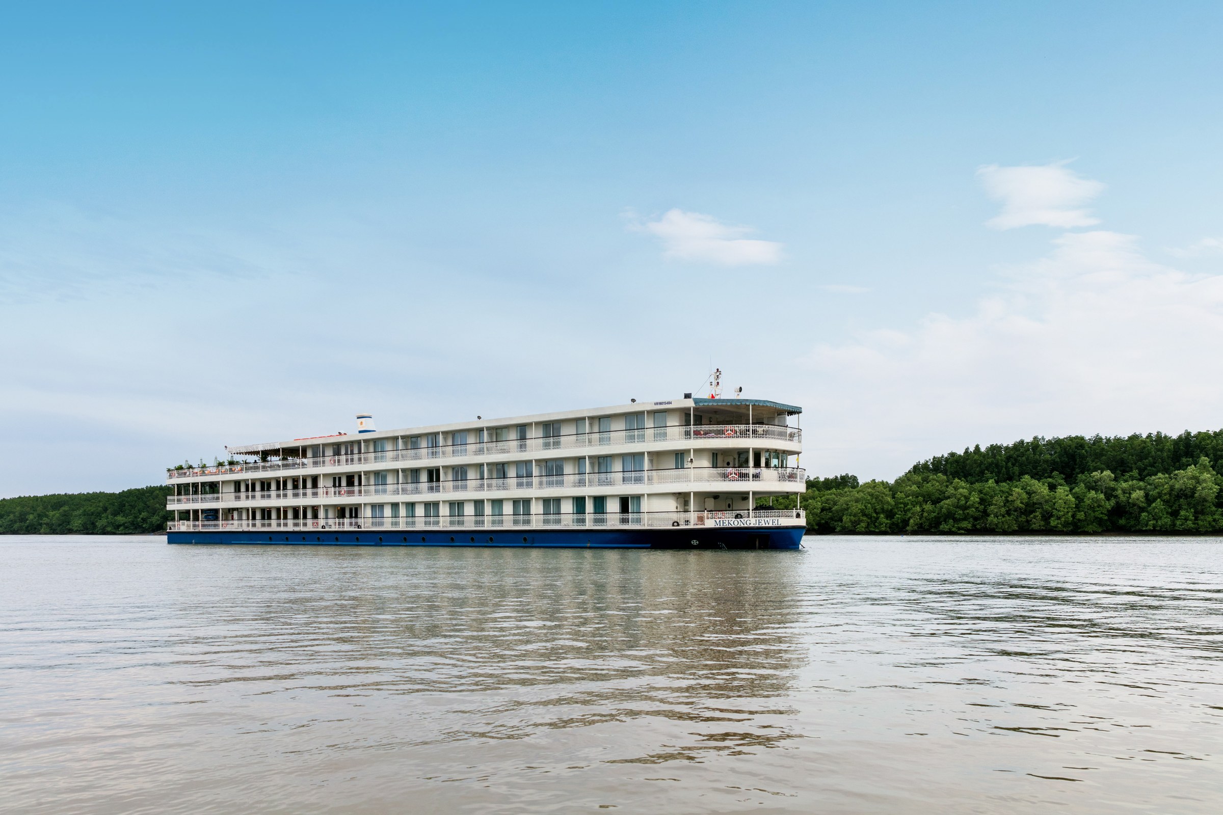 Mekong Jewel – on the Mekong