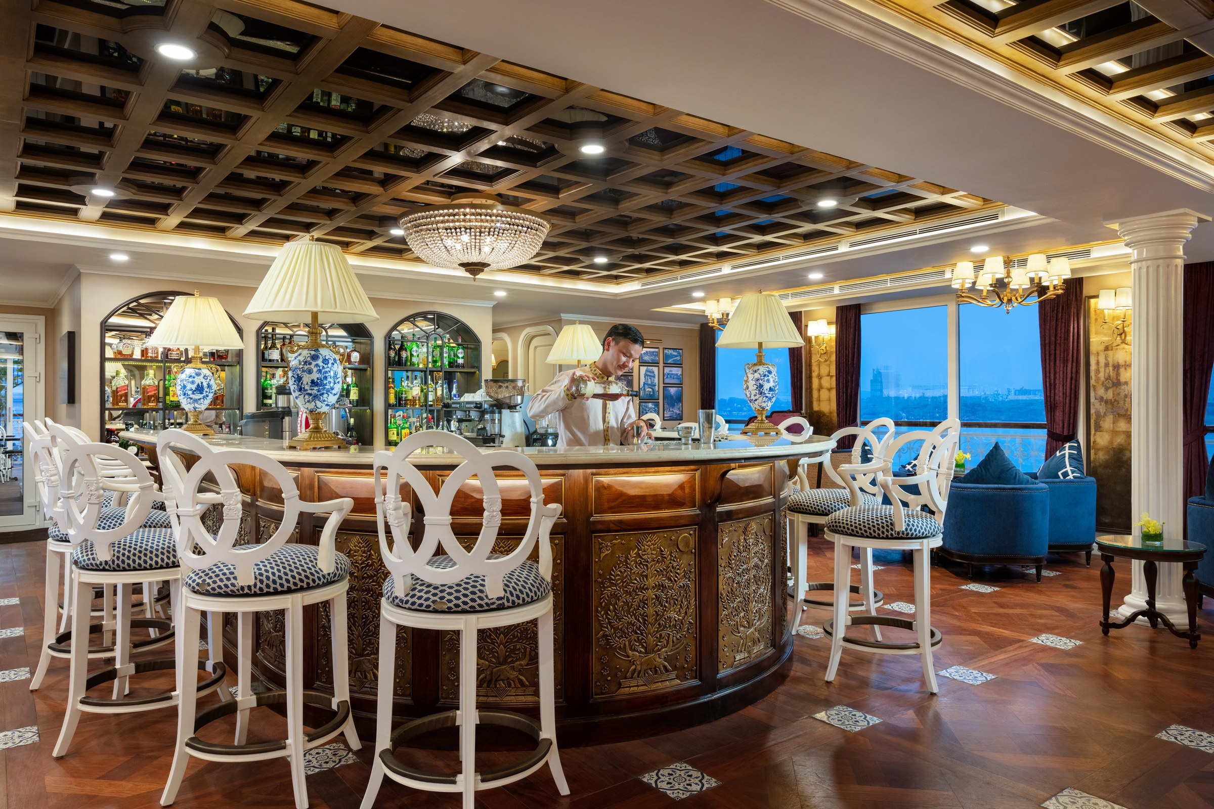 Mekong Jewel – Indoor Lounge bar