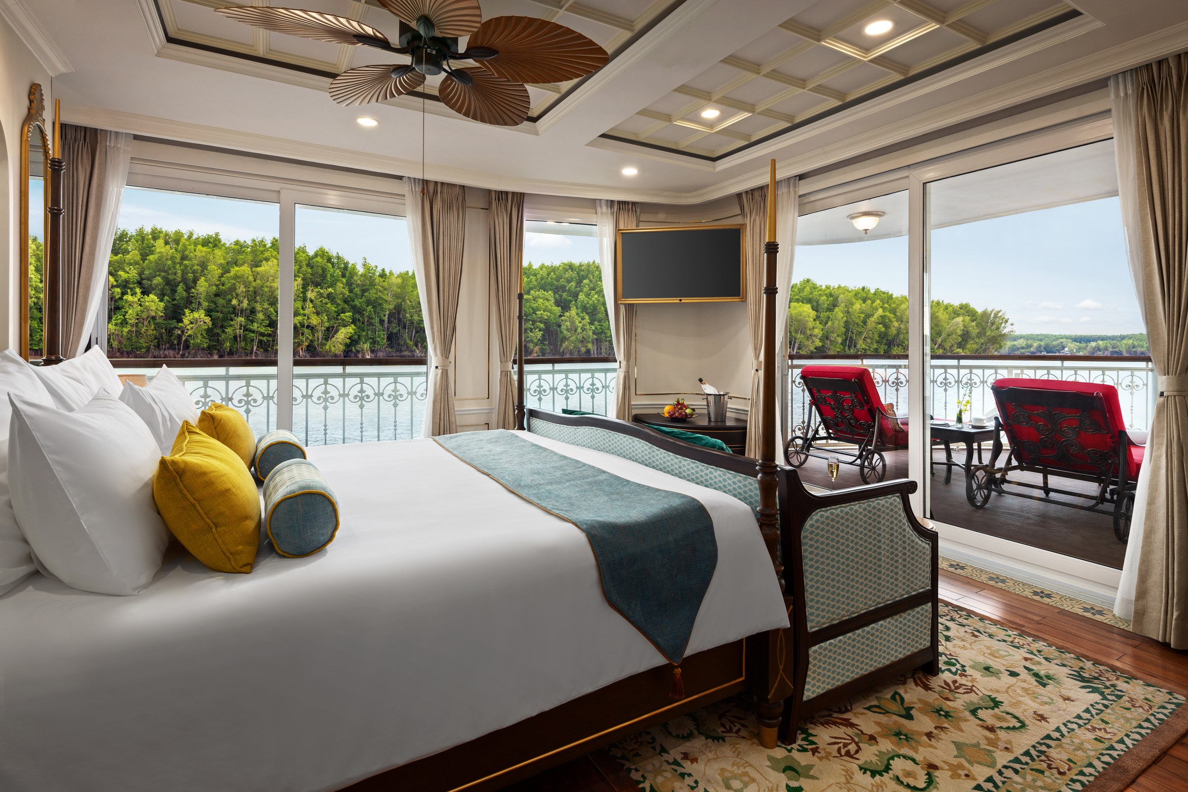 Mekong Jewel – Royal Suite bedroom