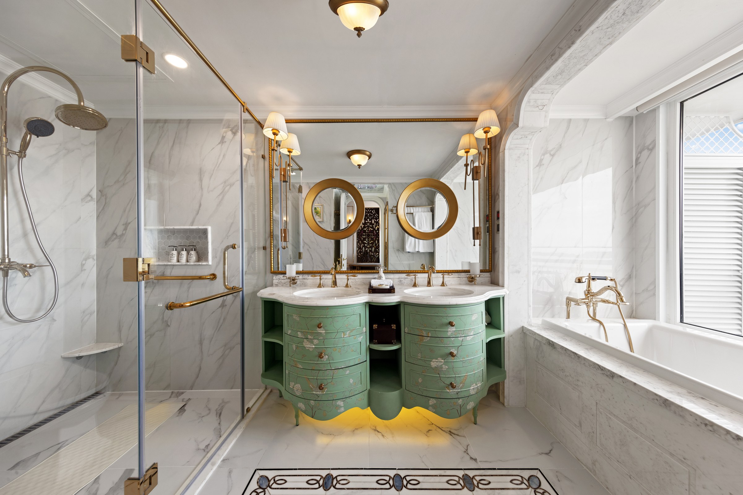 Mekong Jewel – Royal Suite bathroom