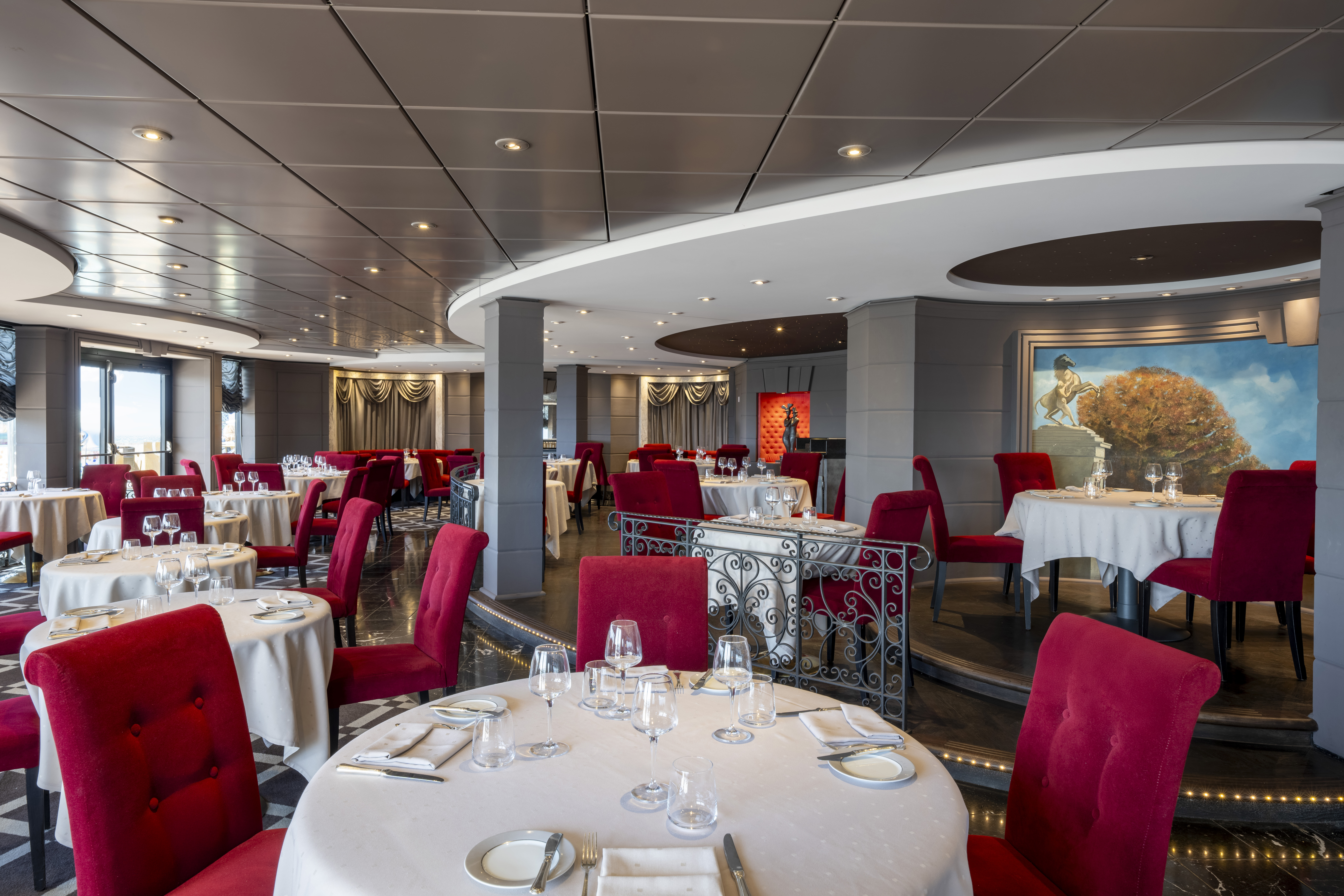 MSC Fantasia Yacht Club L'Etoile Restaurant dining room