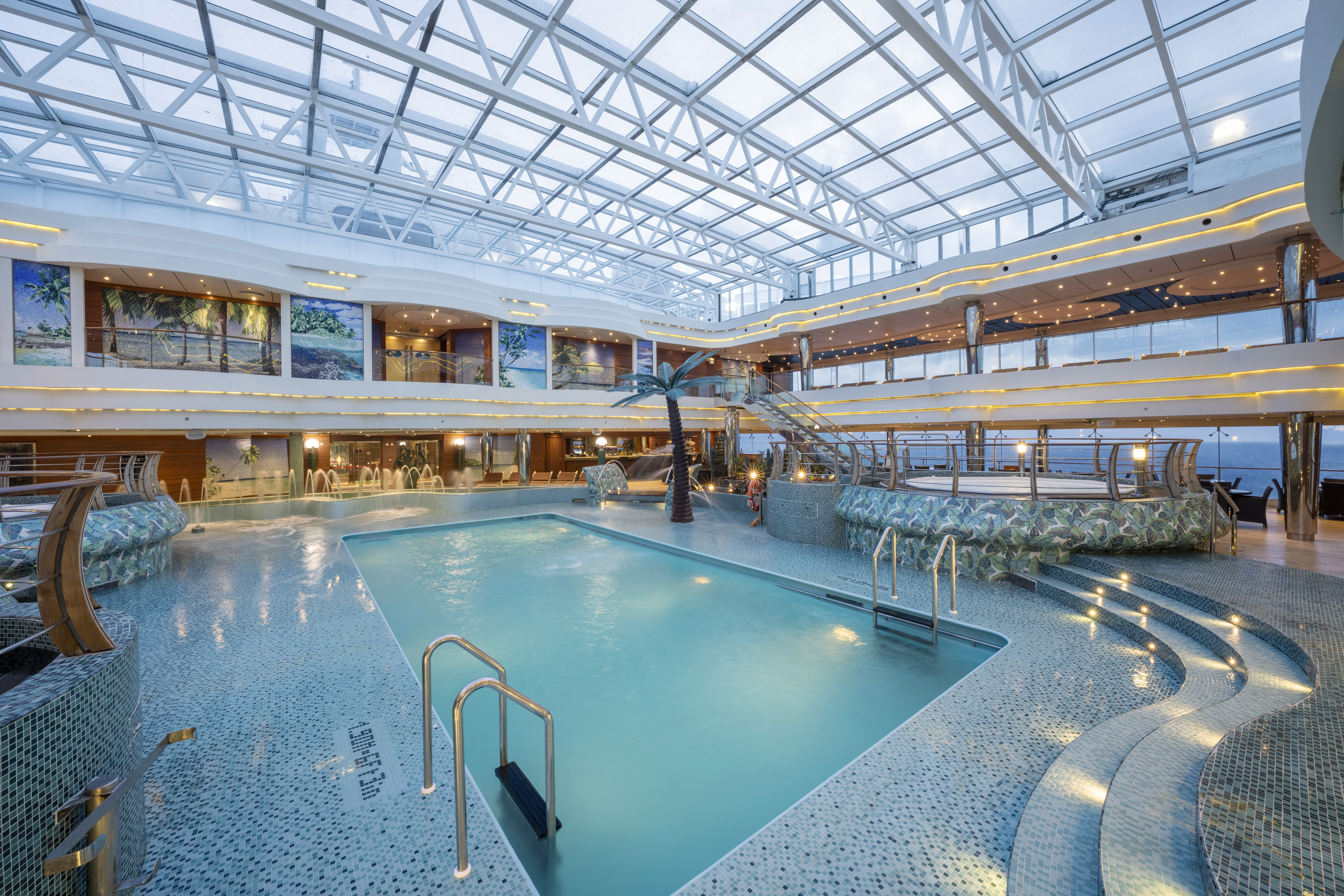 MSC Fantasia I Tropici pool under the glass retractable roof