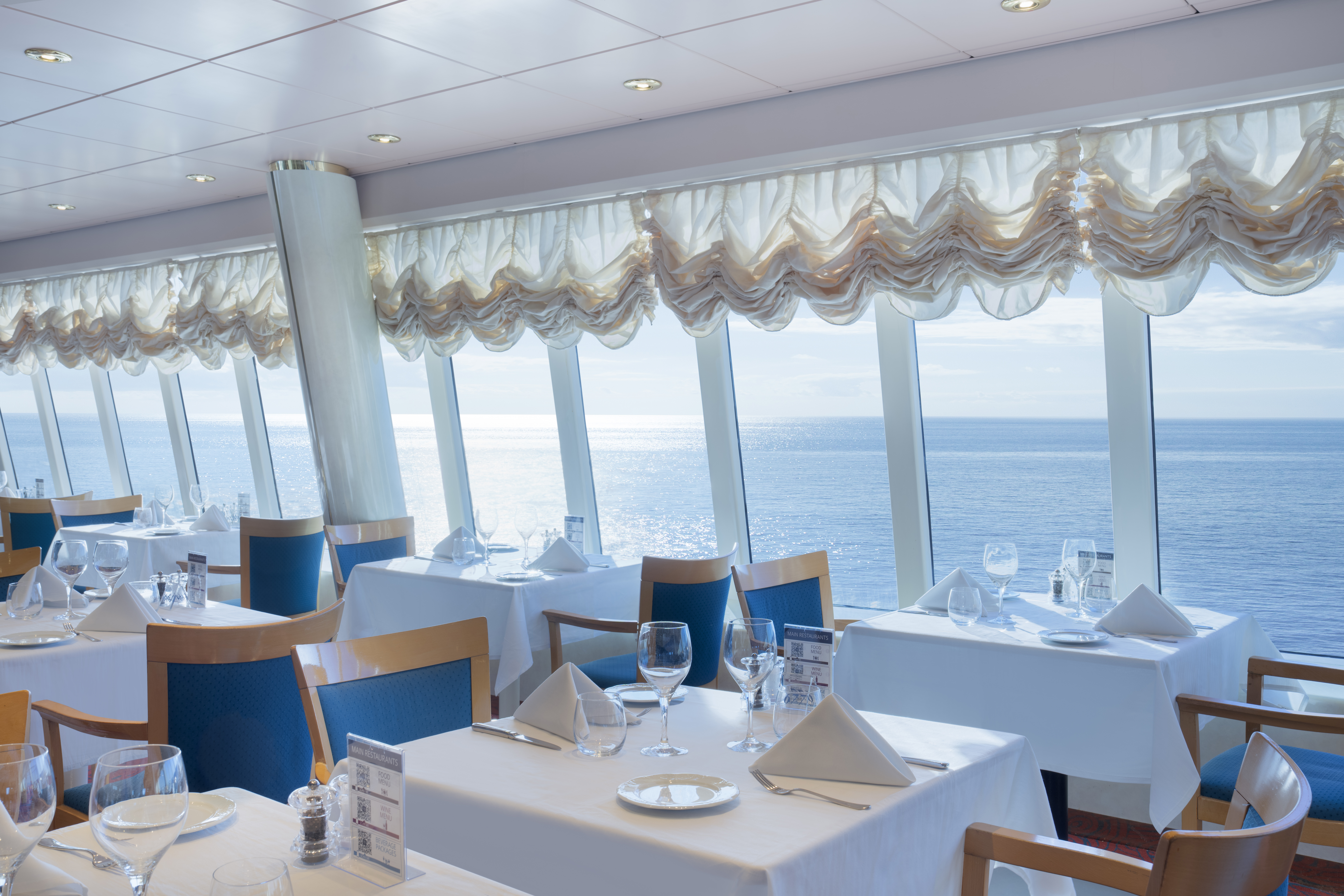 MSC Lirica L'Ippocampo dining room with ocean view