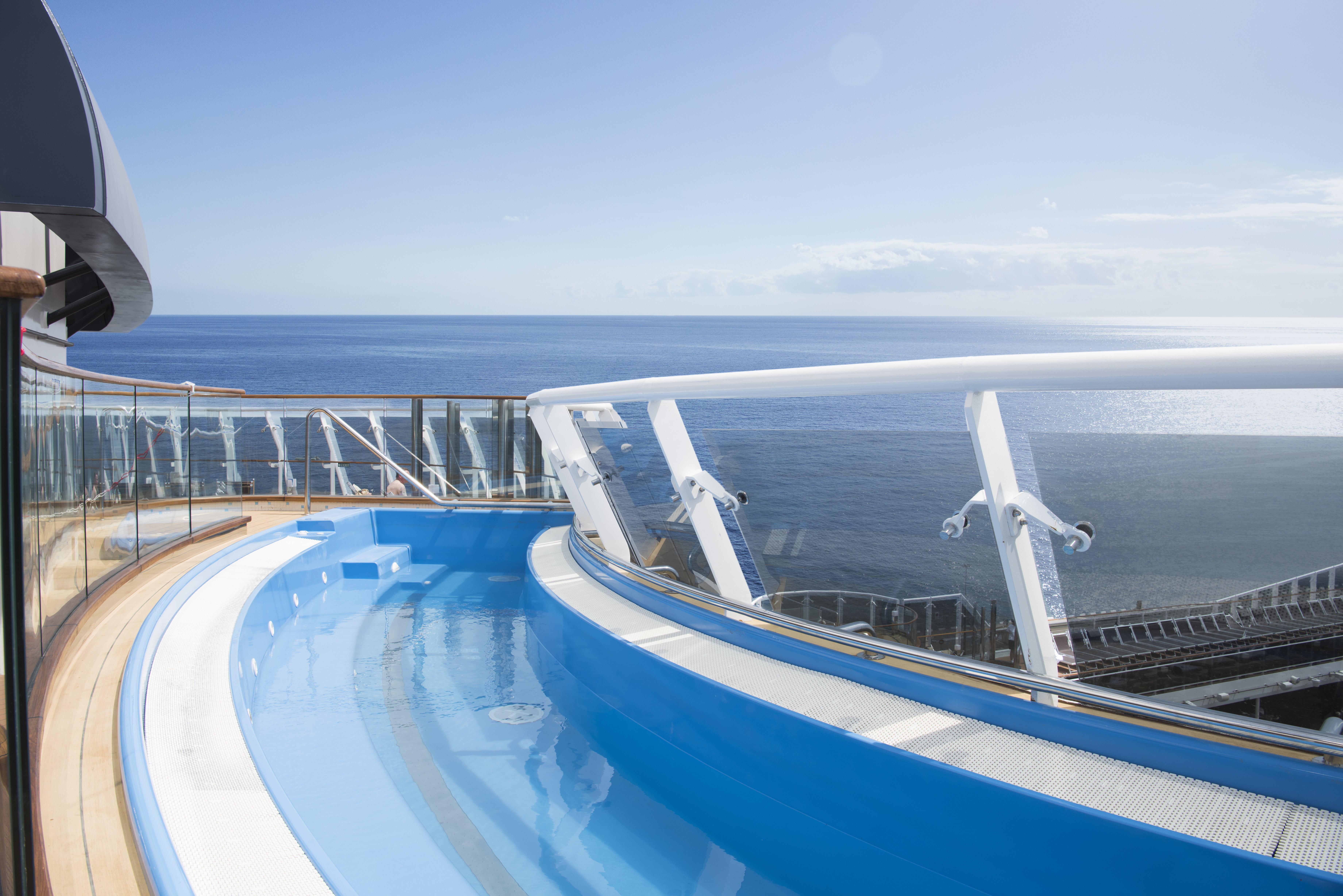 MSC Meraviglia Top 19 Exclusive Solarium pool overlooking the ocean
