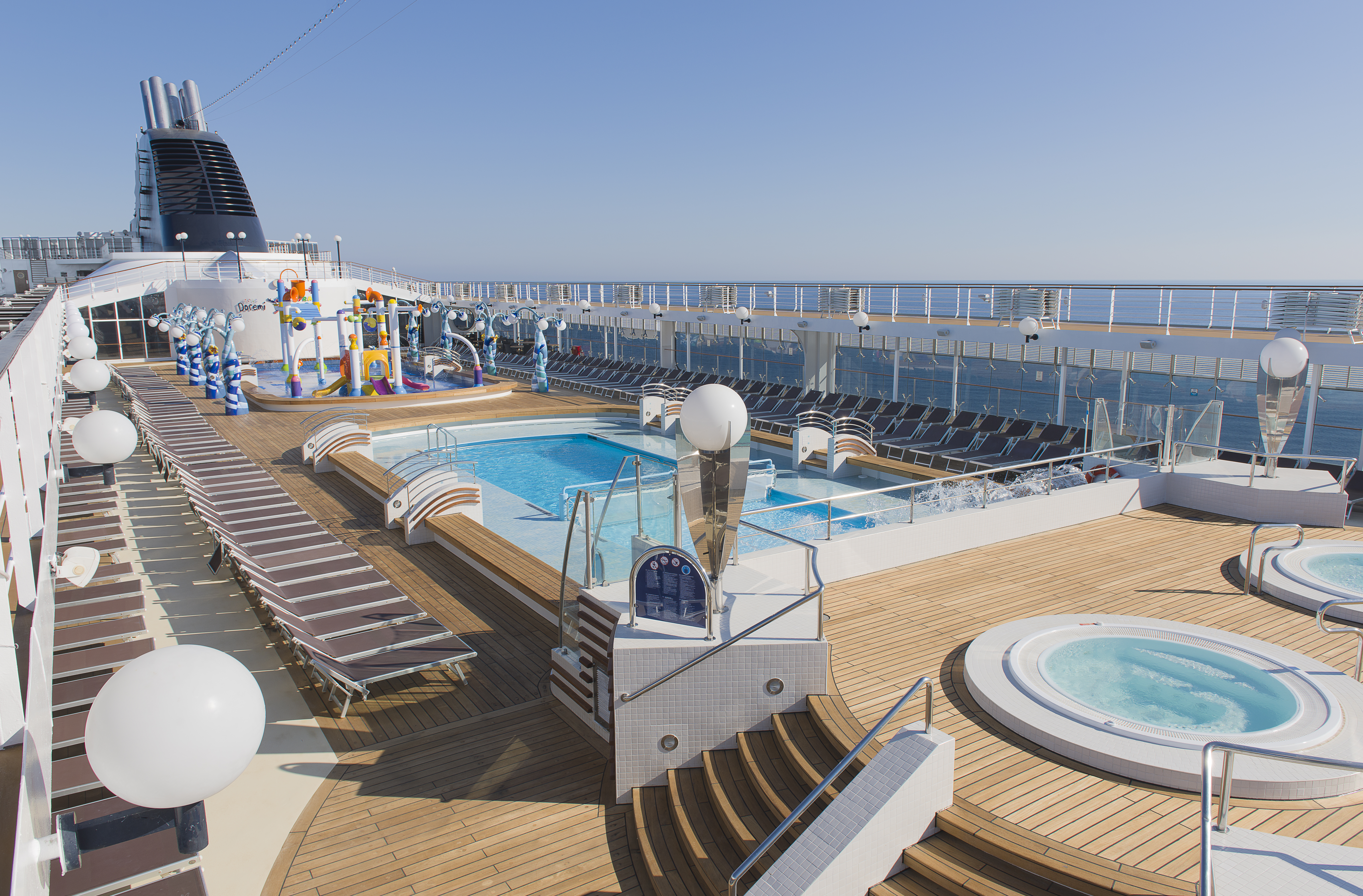 MSC Opera Le Piscine pool deck and Doremi Spray Park