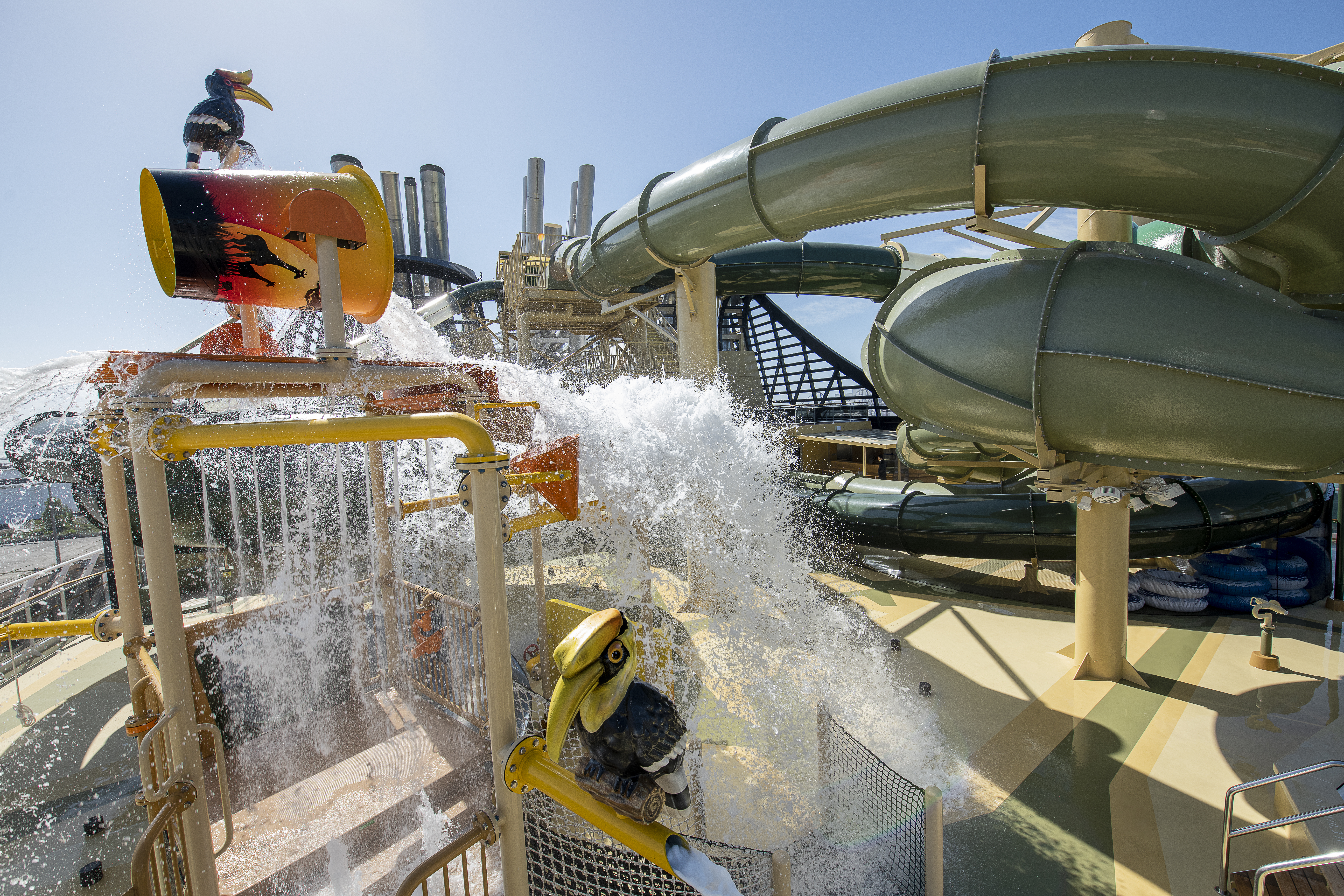 MSC Virtuosa Savannah Aquapark tipping bucket and water play