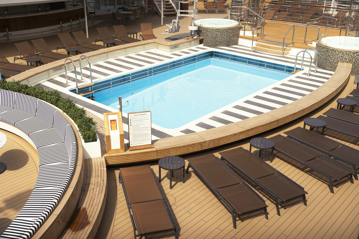 Queen Anne pool deck
