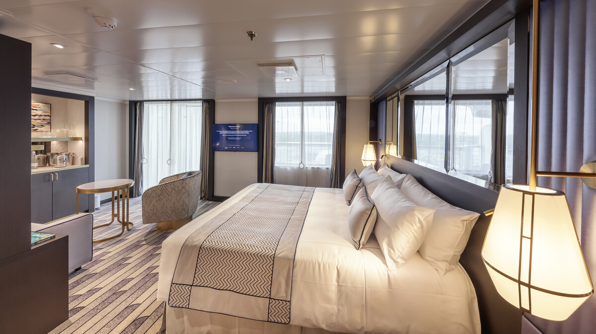 Queen Anne stateroom