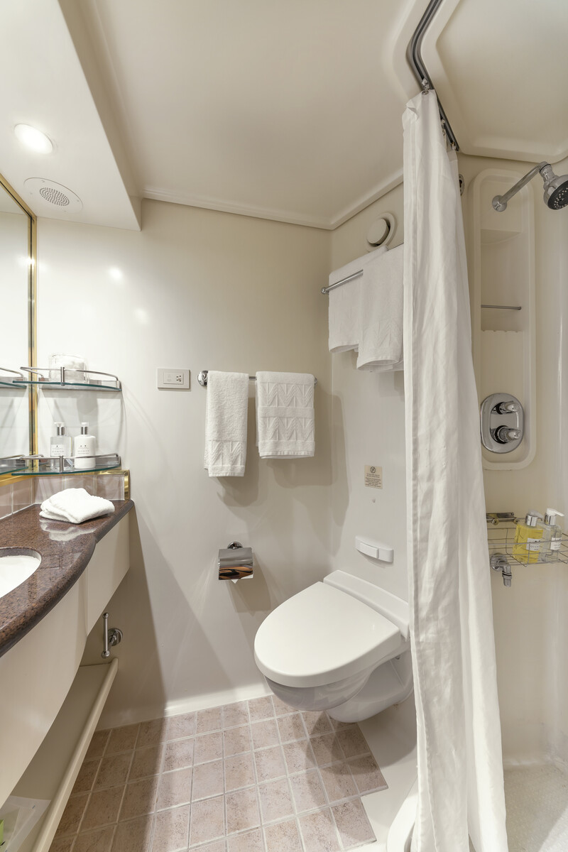 Queen Elizabeth stateroom