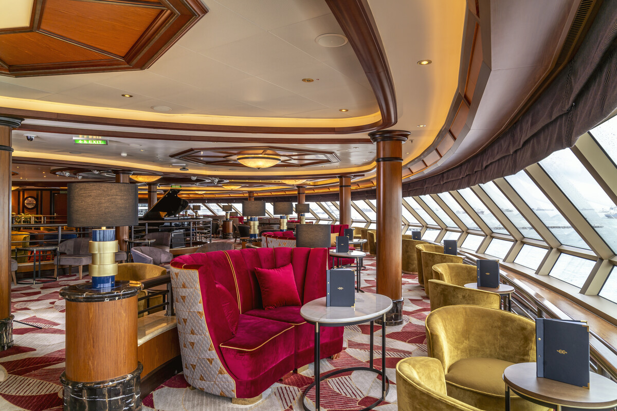 Queen Elizabeth bar and lounge