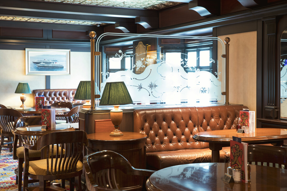 Queen Elizabeth bar and lounge