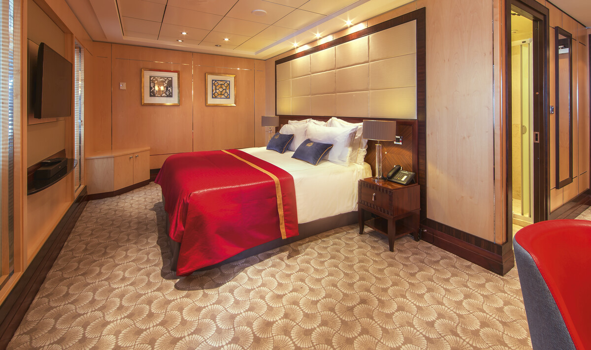 Queen Mary 2 stateroom