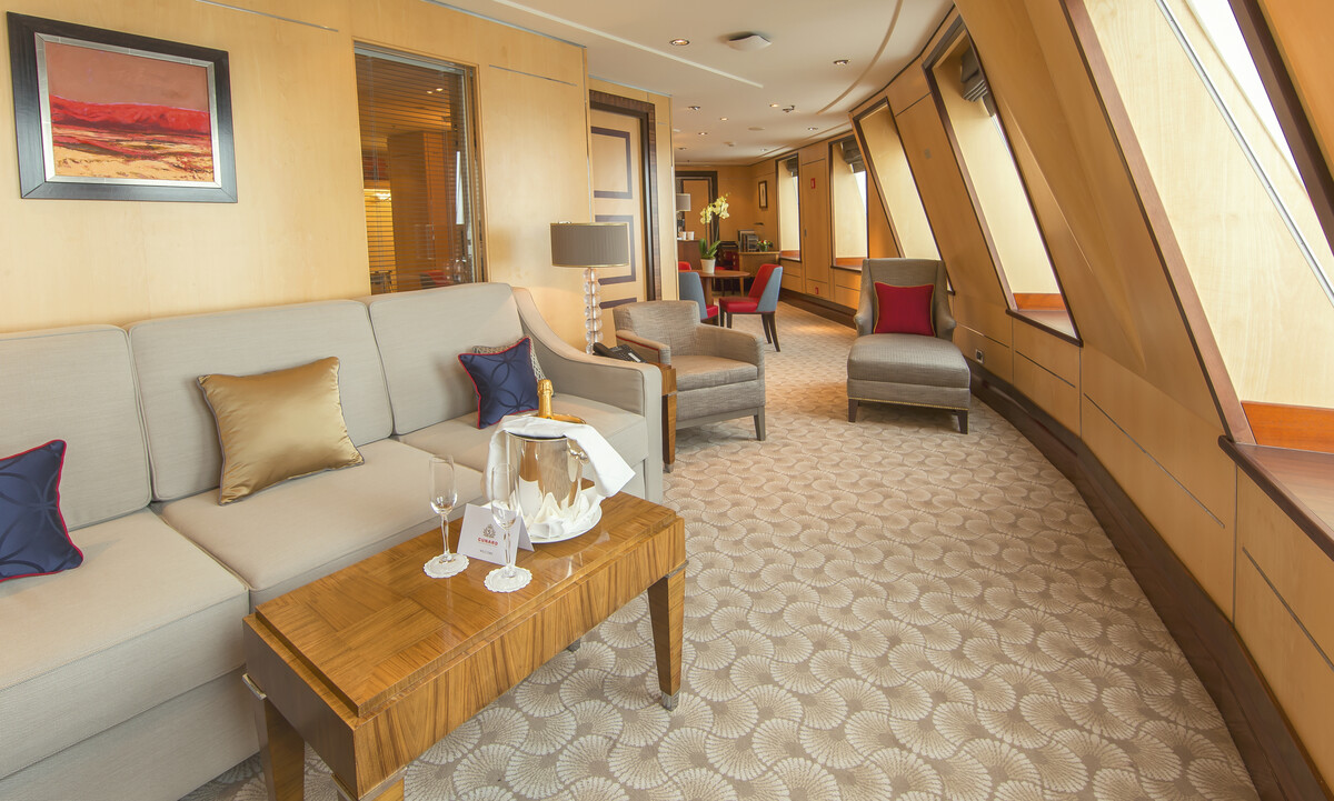 Queen Mary 2 stateroom