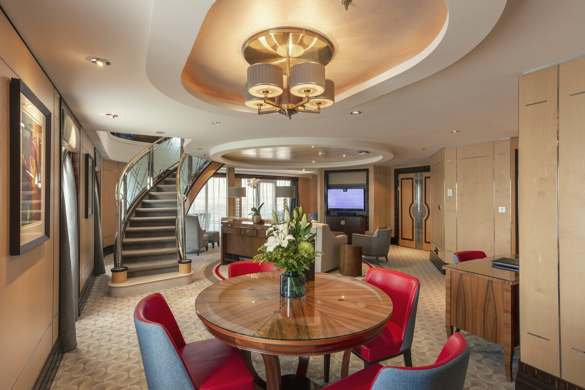 Queen Mary 2 stateroom