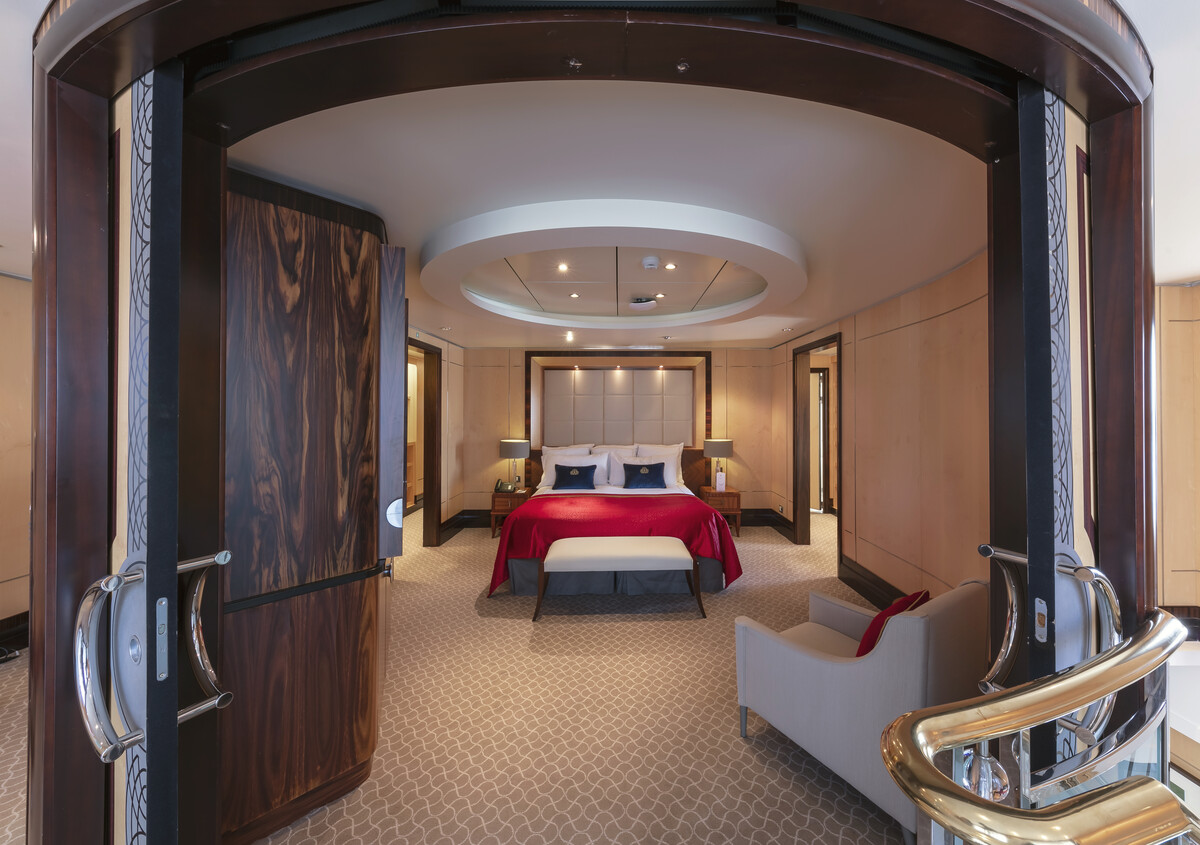 Queen Mary 2 stateroom