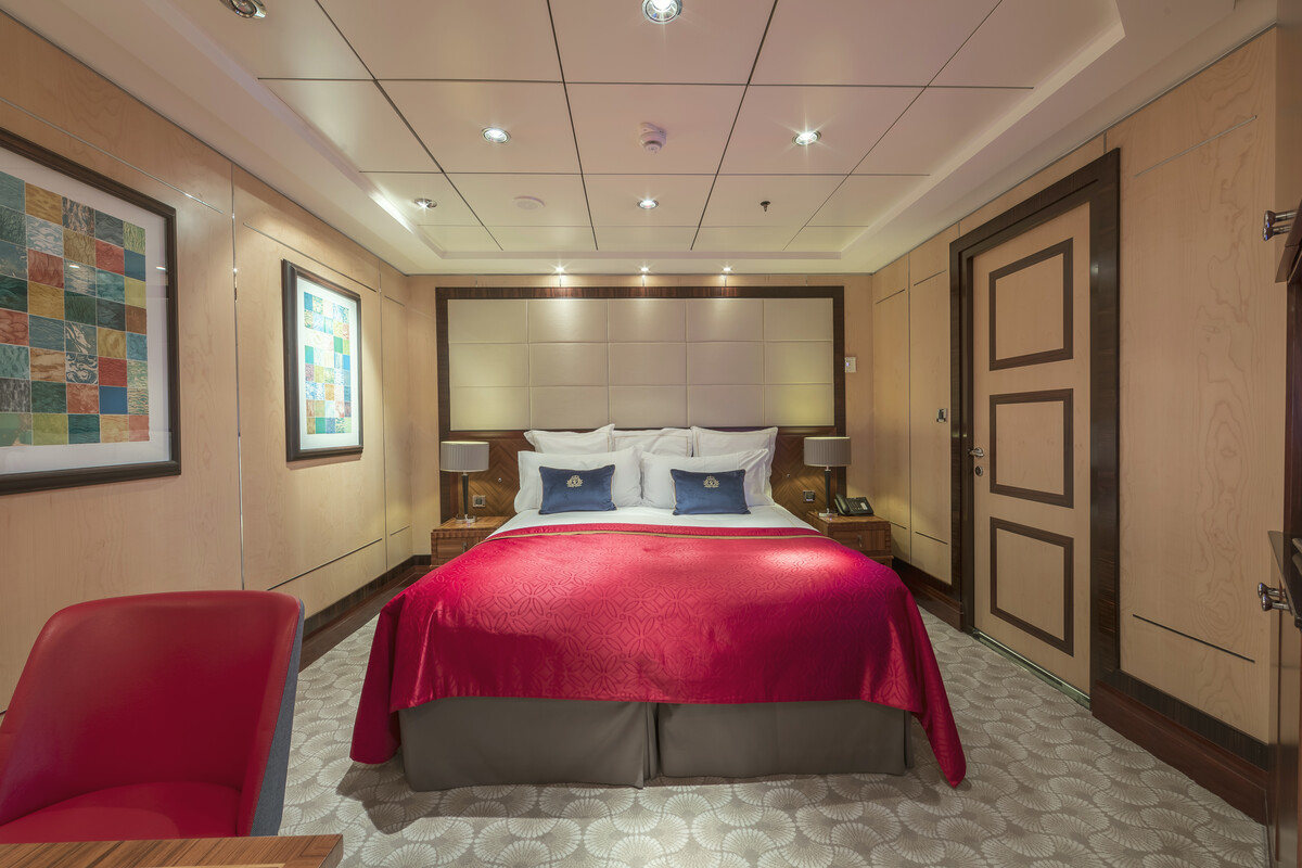 Queen Mary 2 stateroom