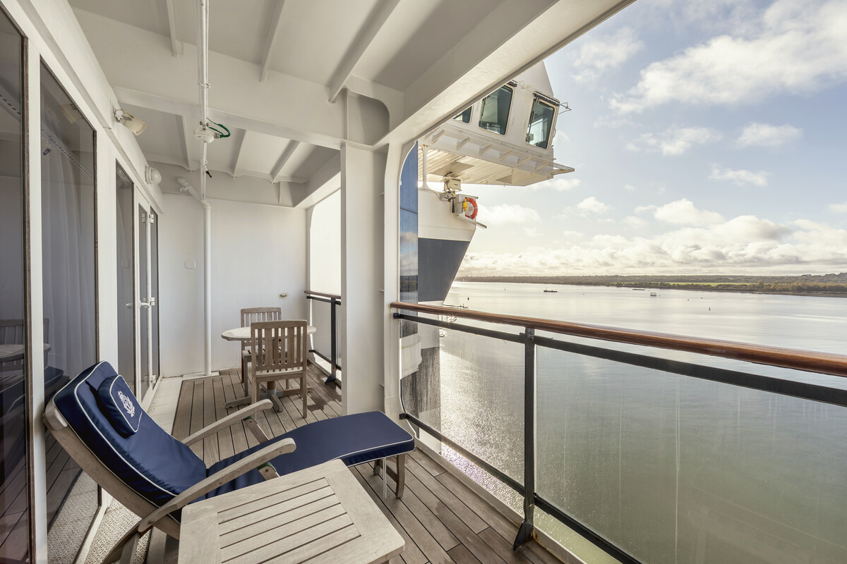 Queen Mary 2 stateroom