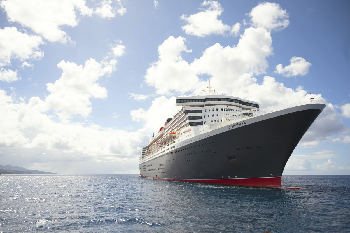 Queen Mary 2 exterior