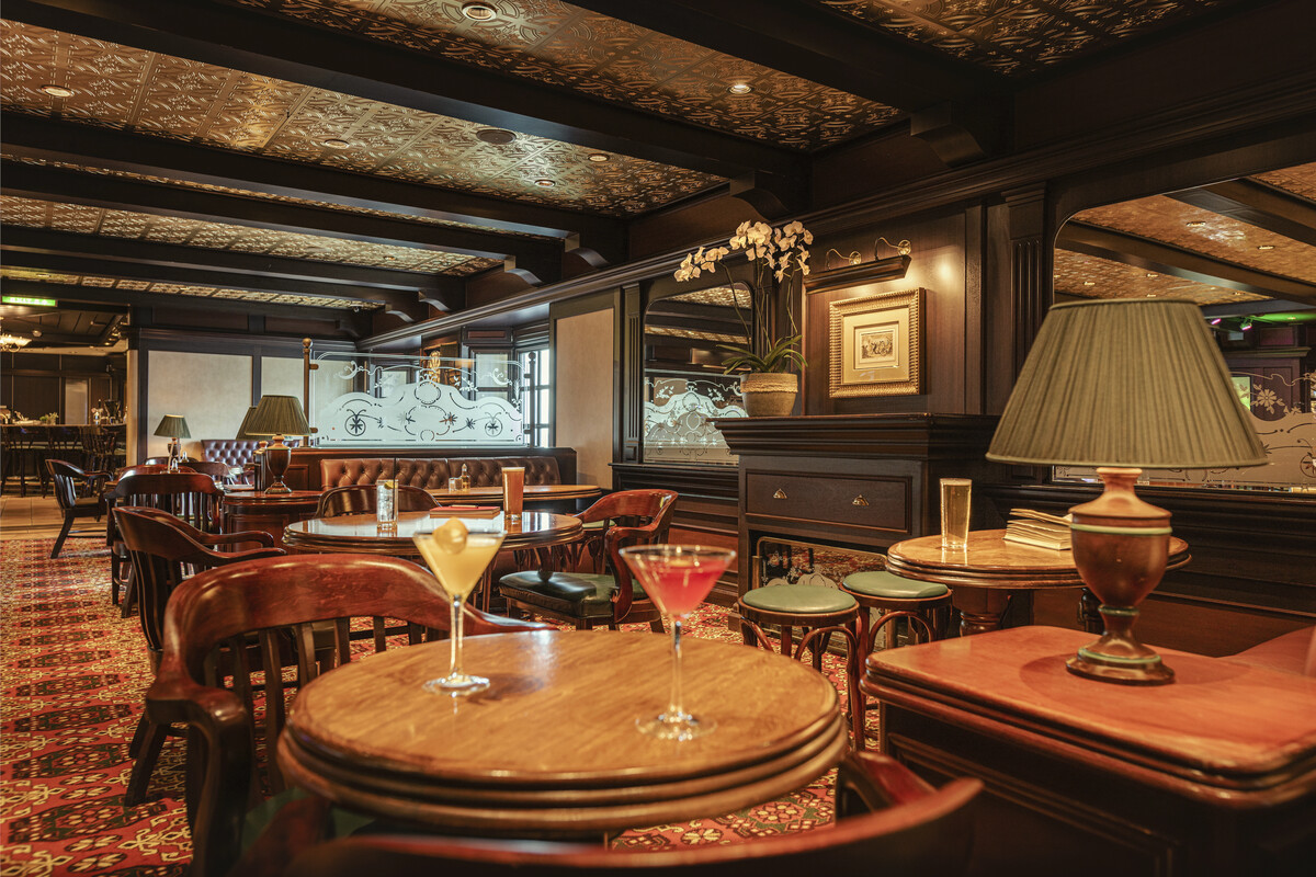 Queen Victoria bar and lounge
