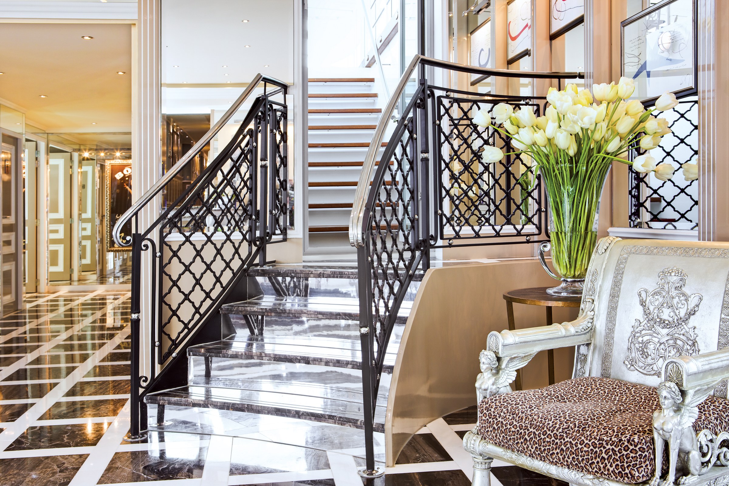 River Duchess – Lobby staircase