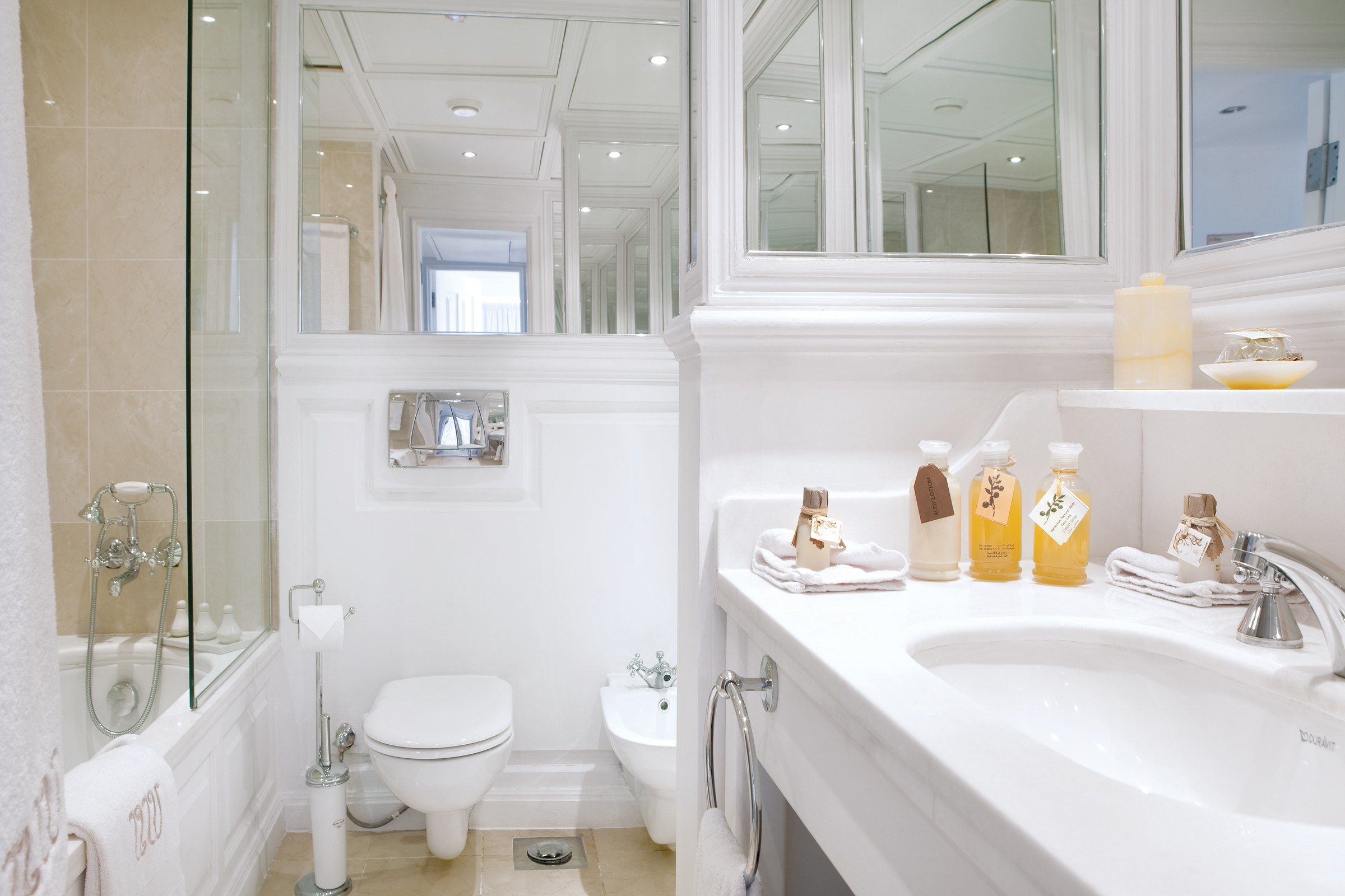 River Tosca – stateroom bathroom