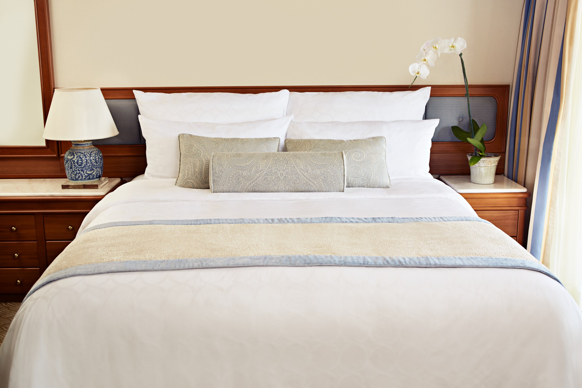 Ruby Princess stateroom bed