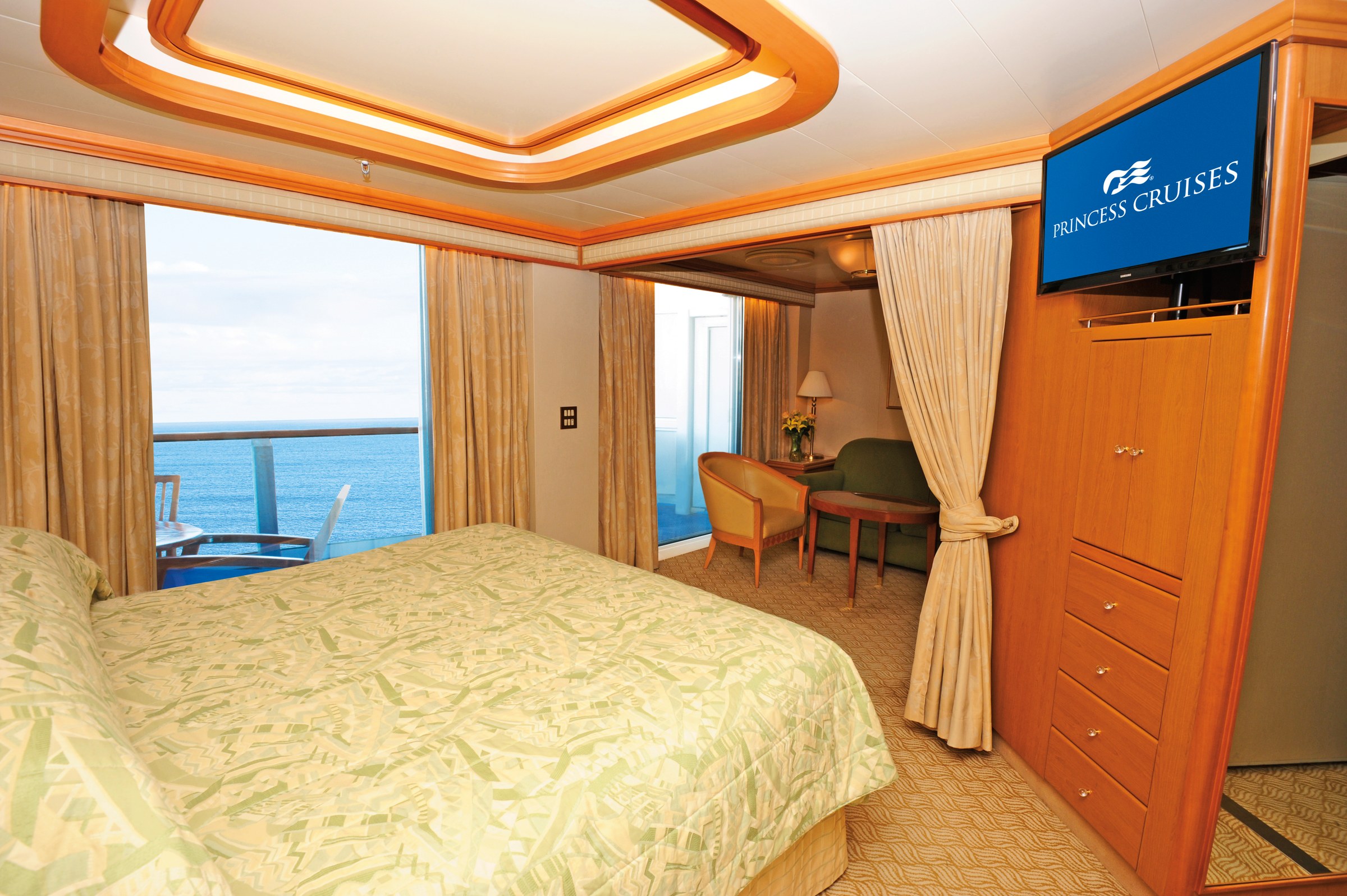 Sapphire Princess suite with balcony