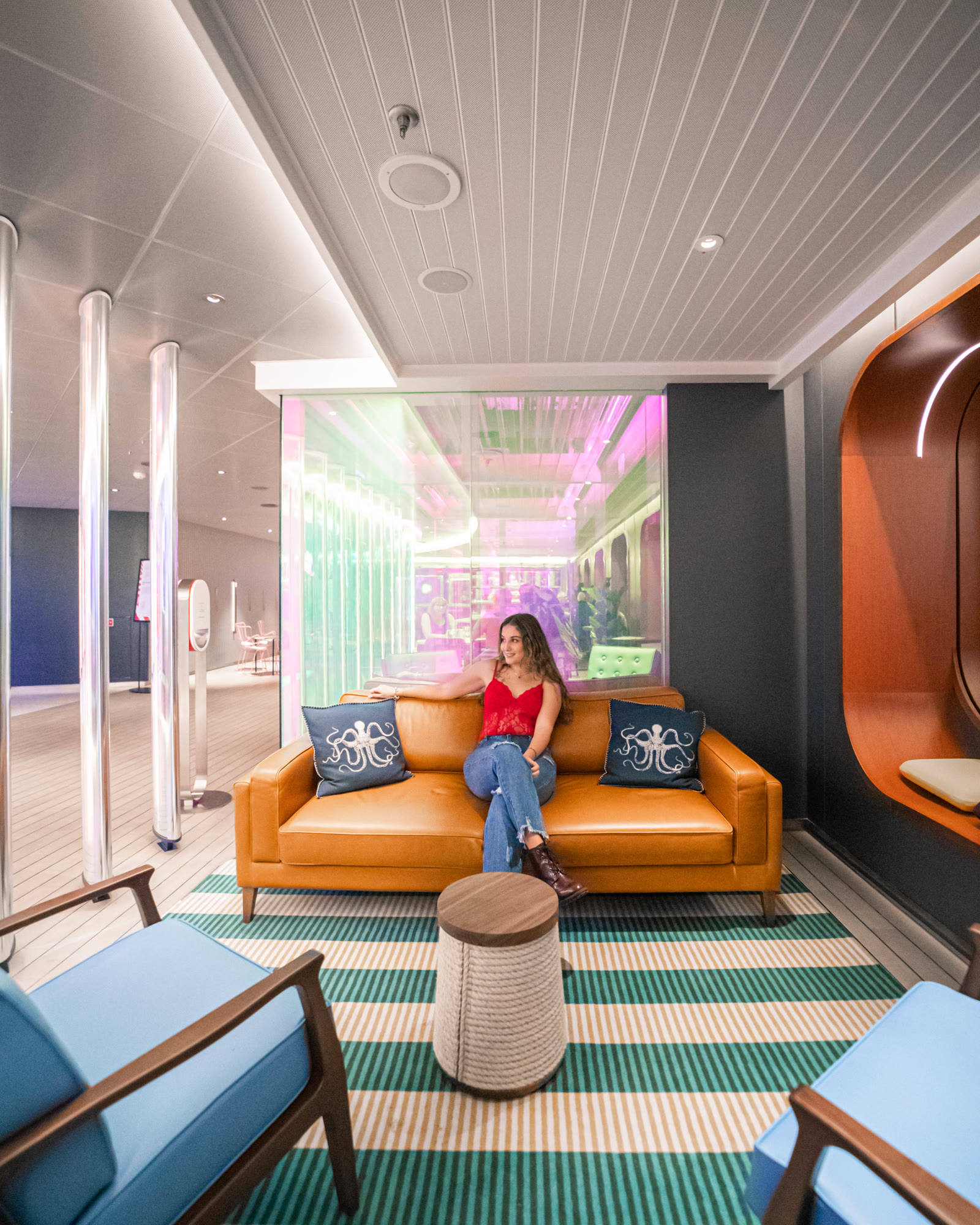 sunny lounge portrait with clean ship design.