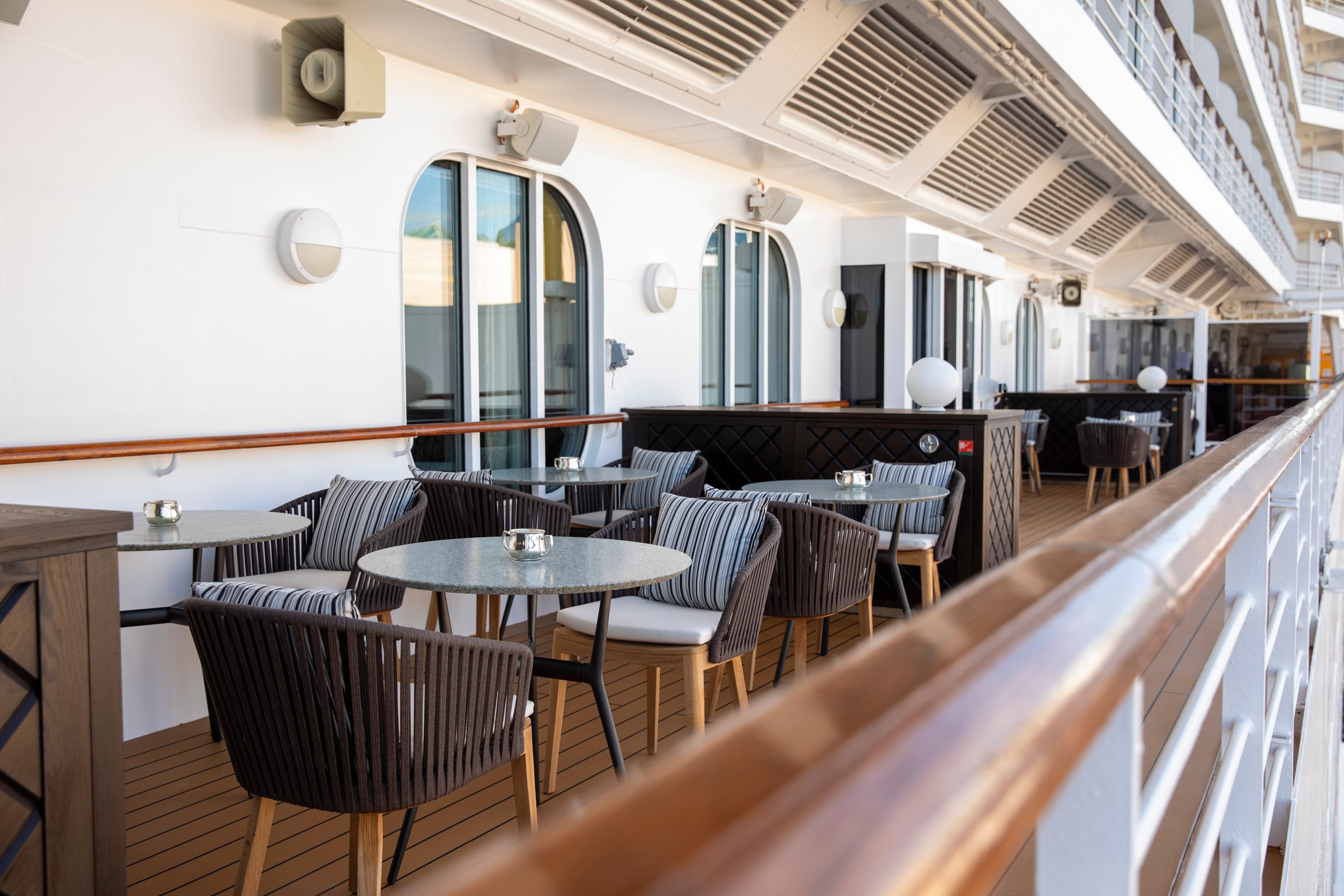 Seven Seas Explorer – Coffee Connection Deck