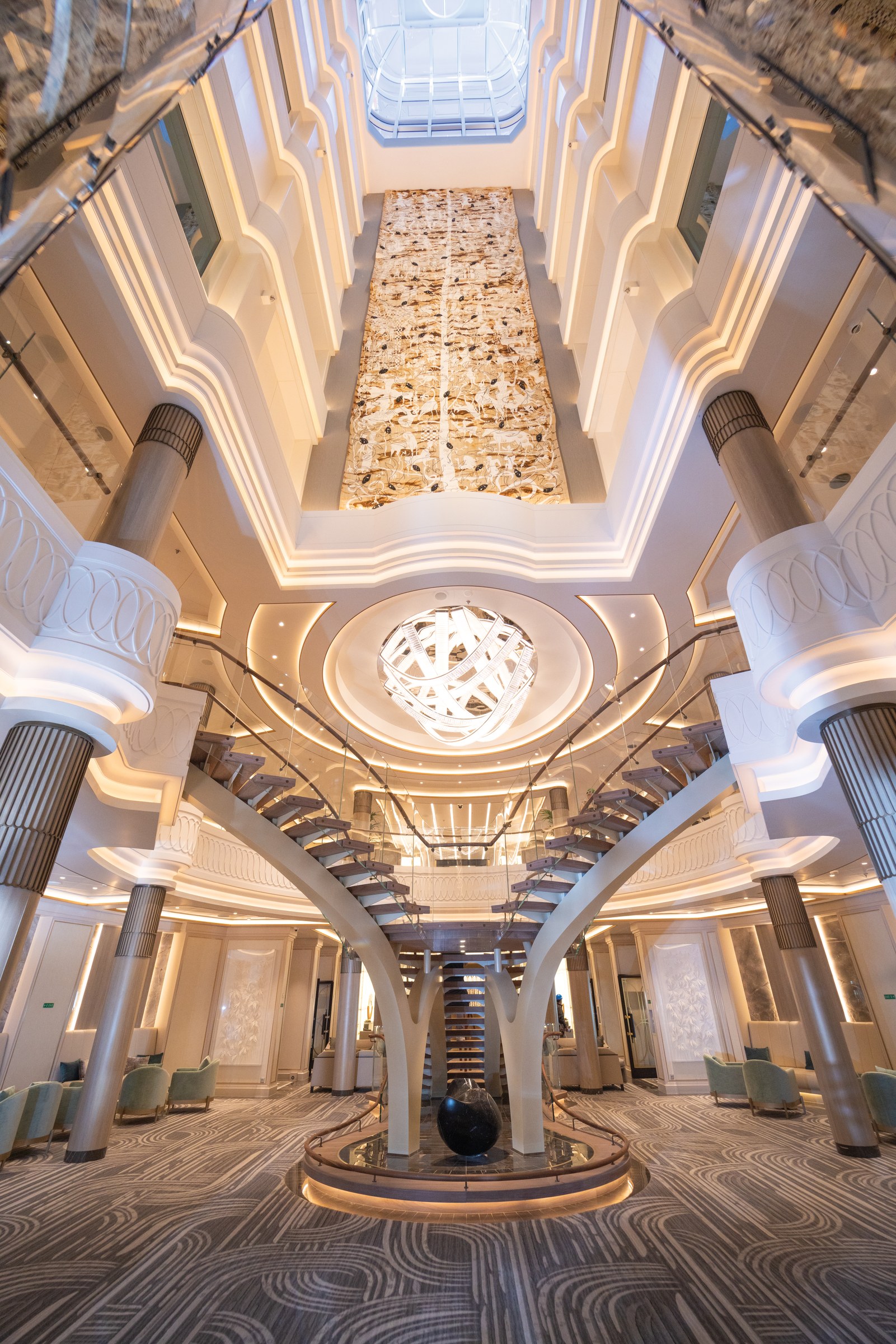 Seven Seas Grandeur – Atrium