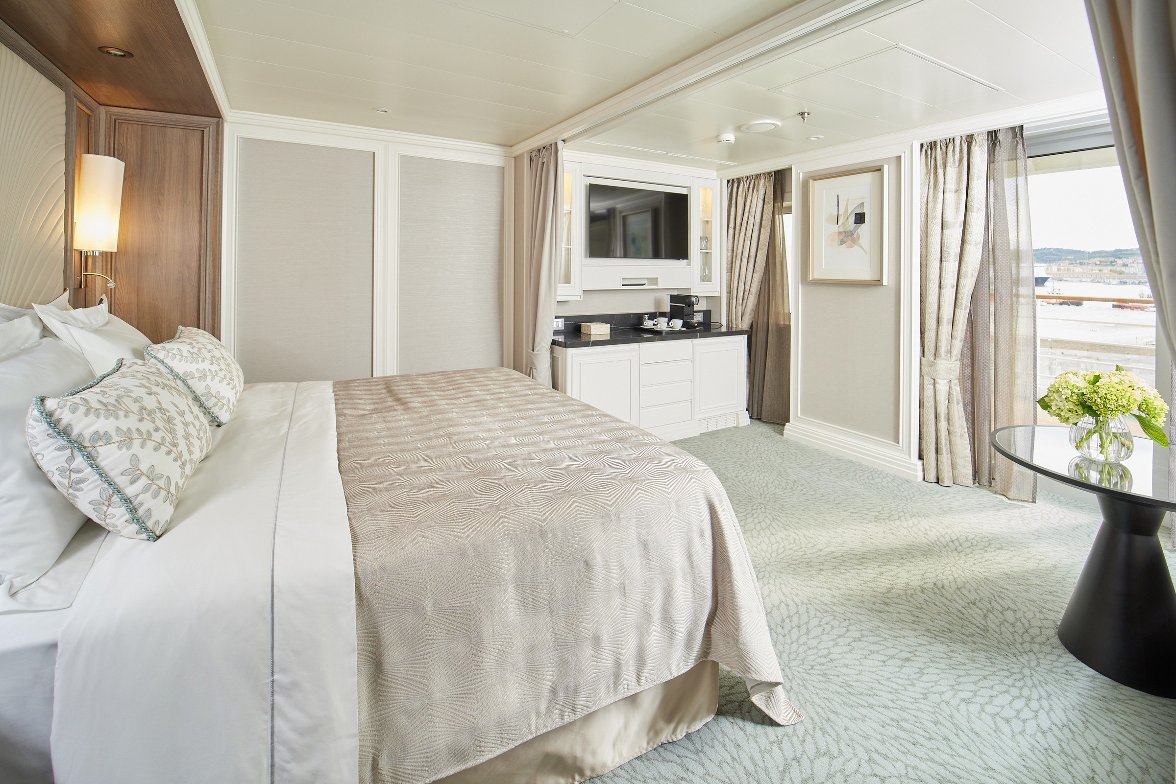 Seven Seas Grandeur – Concierge Suite