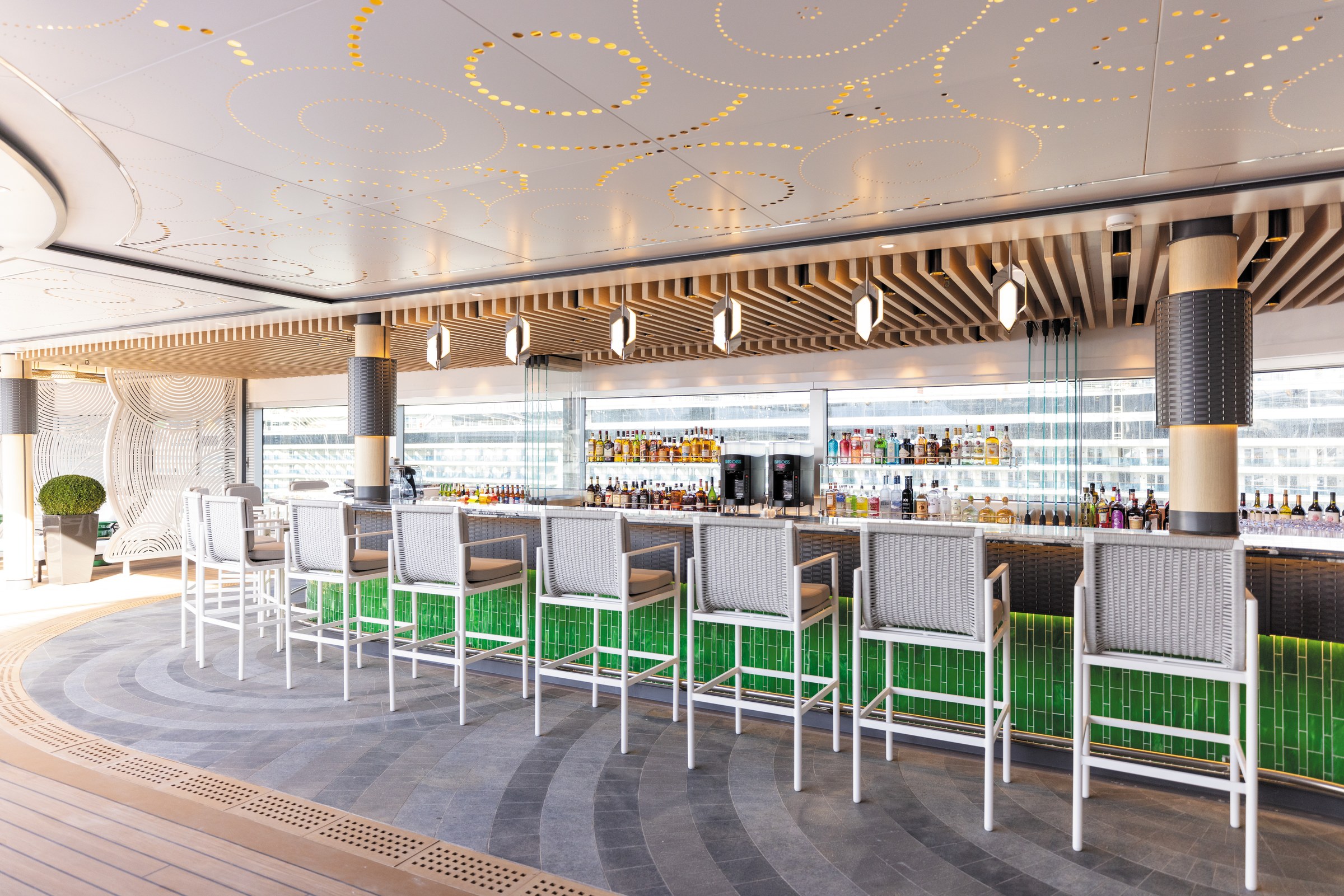 Seven Seas Grandeur – bar