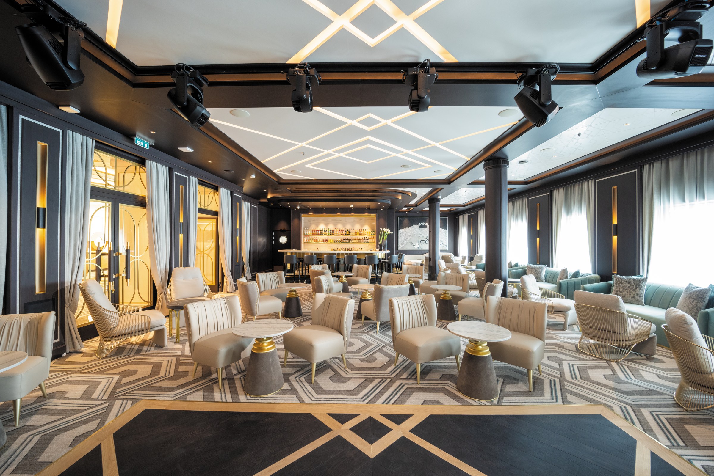 Seven Seas Grandeur – Grandeur Lounge