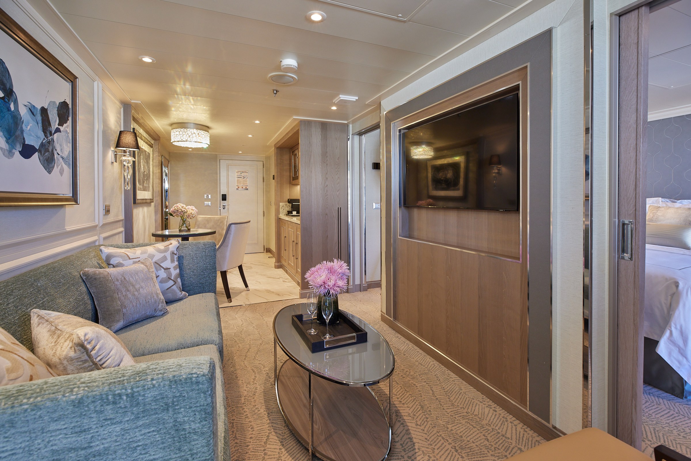 Seven Seas Grandeur – Penthouse Living Room