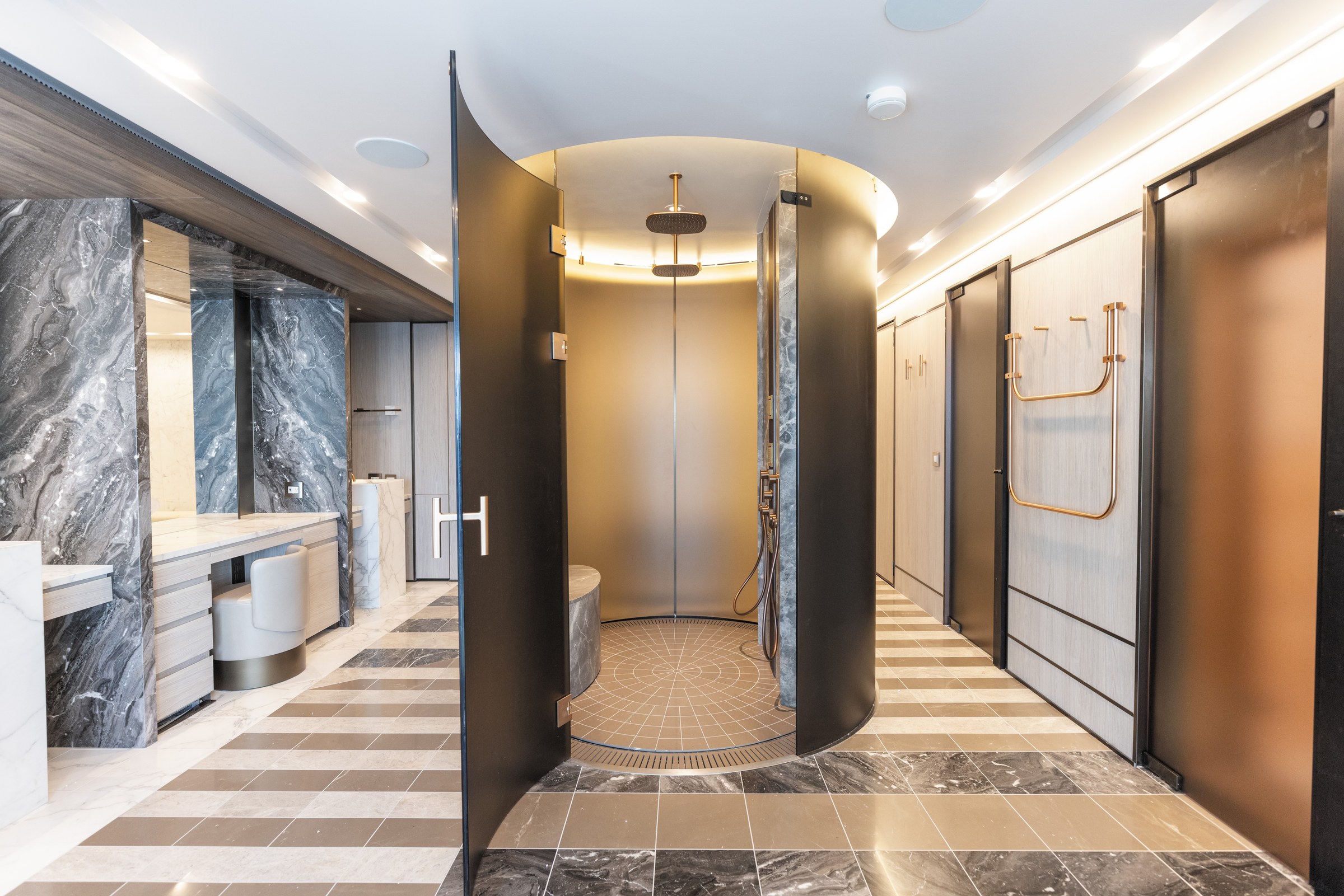 Seven Seas Grandeur – Regent Suite Bathroom