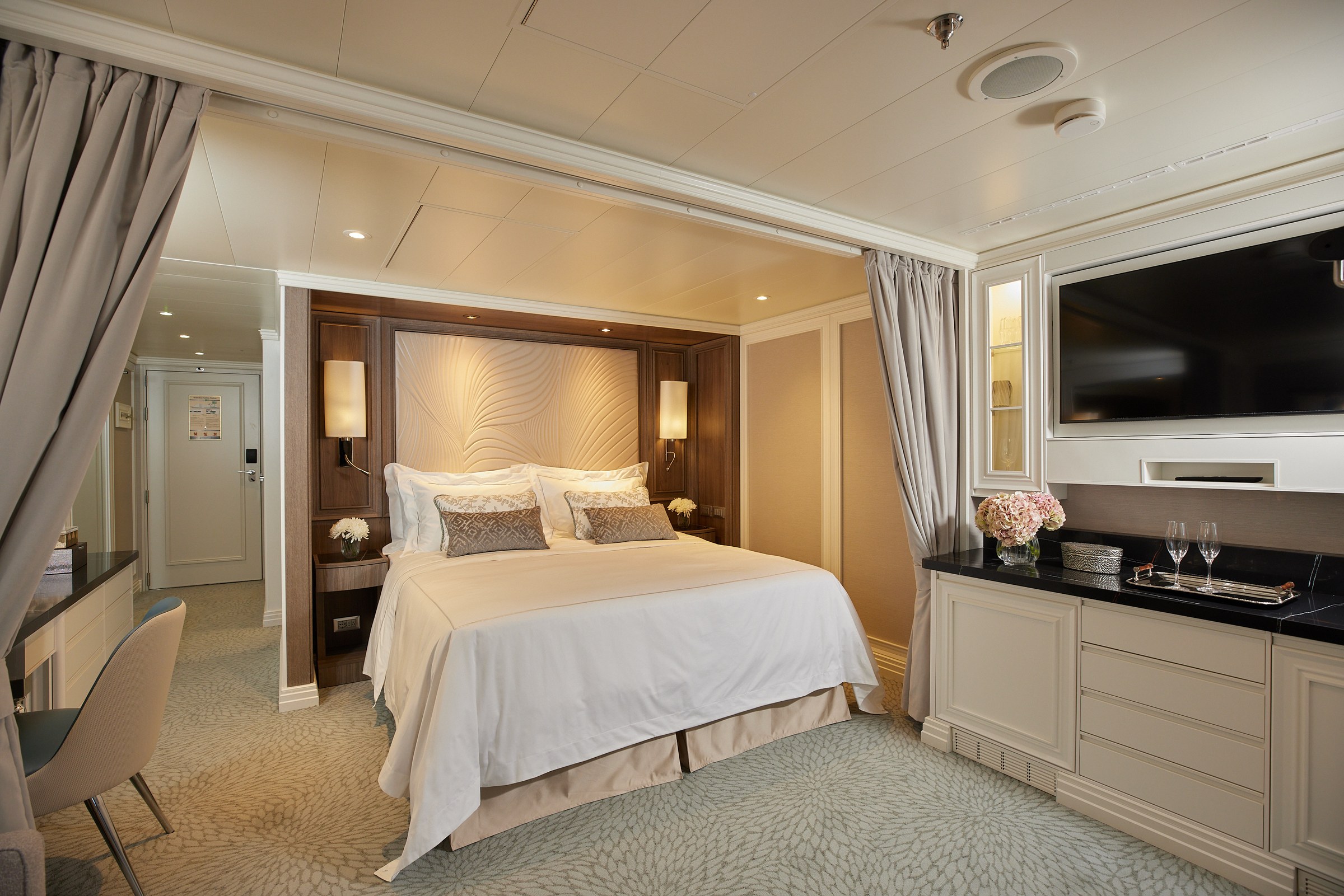 Seven Seas Grandeur – Serenity Suite