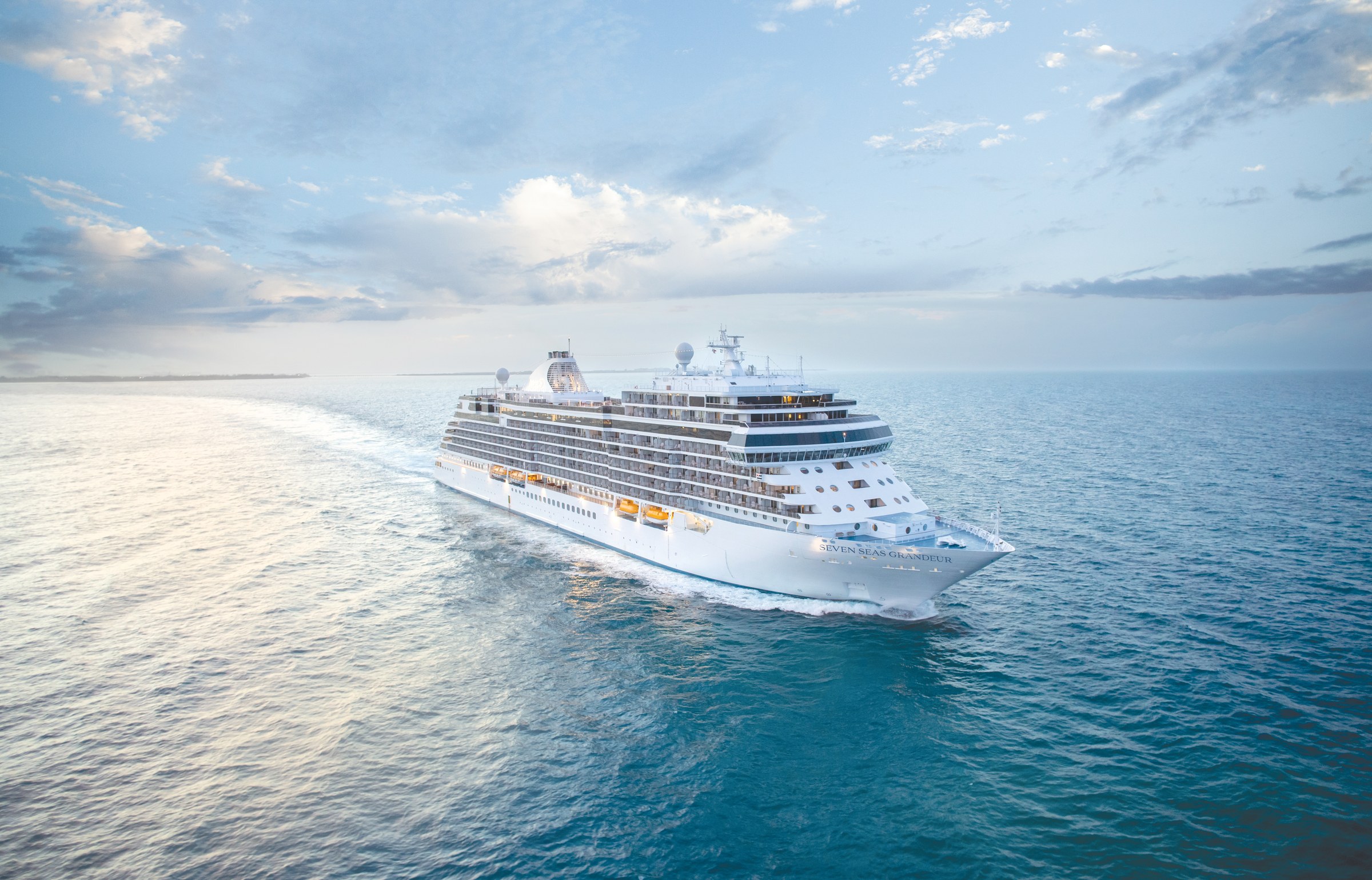 Seven Seas Grandeur – at sea off Miami