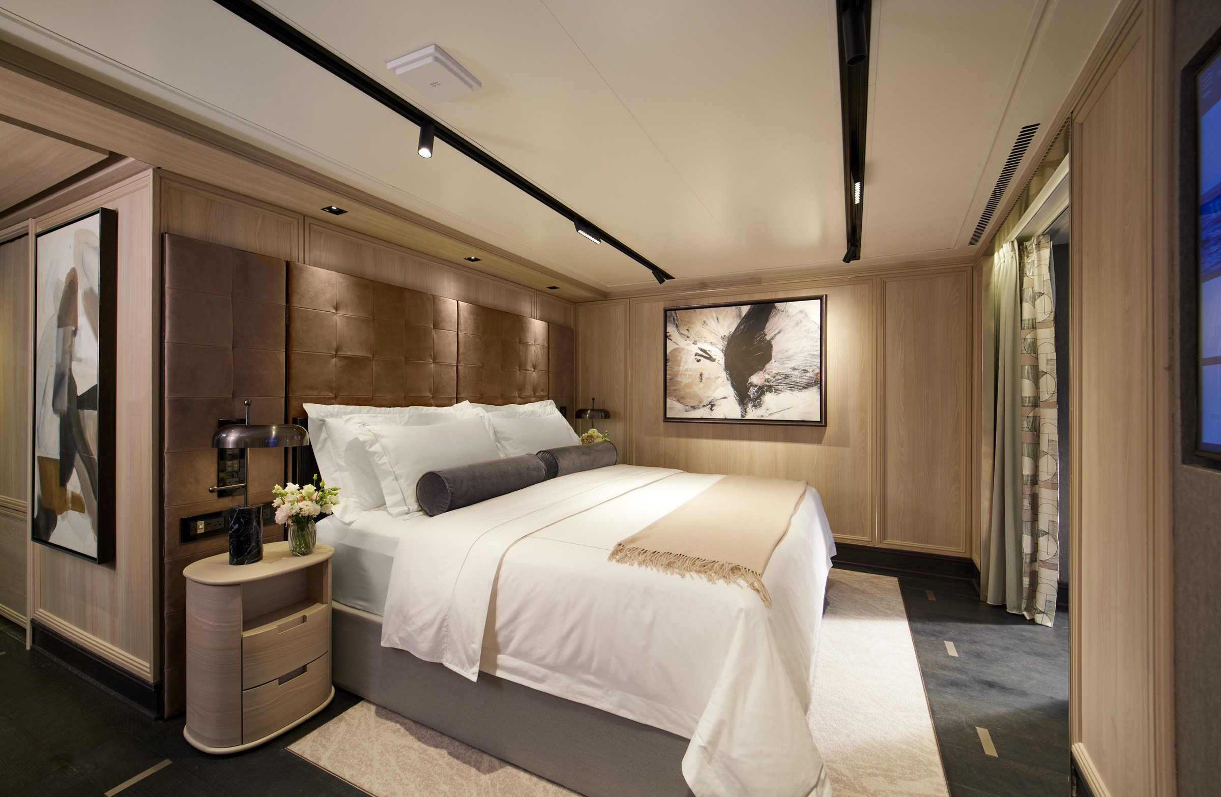 Seven Seas Grandeur – Signature Suite Bedroom