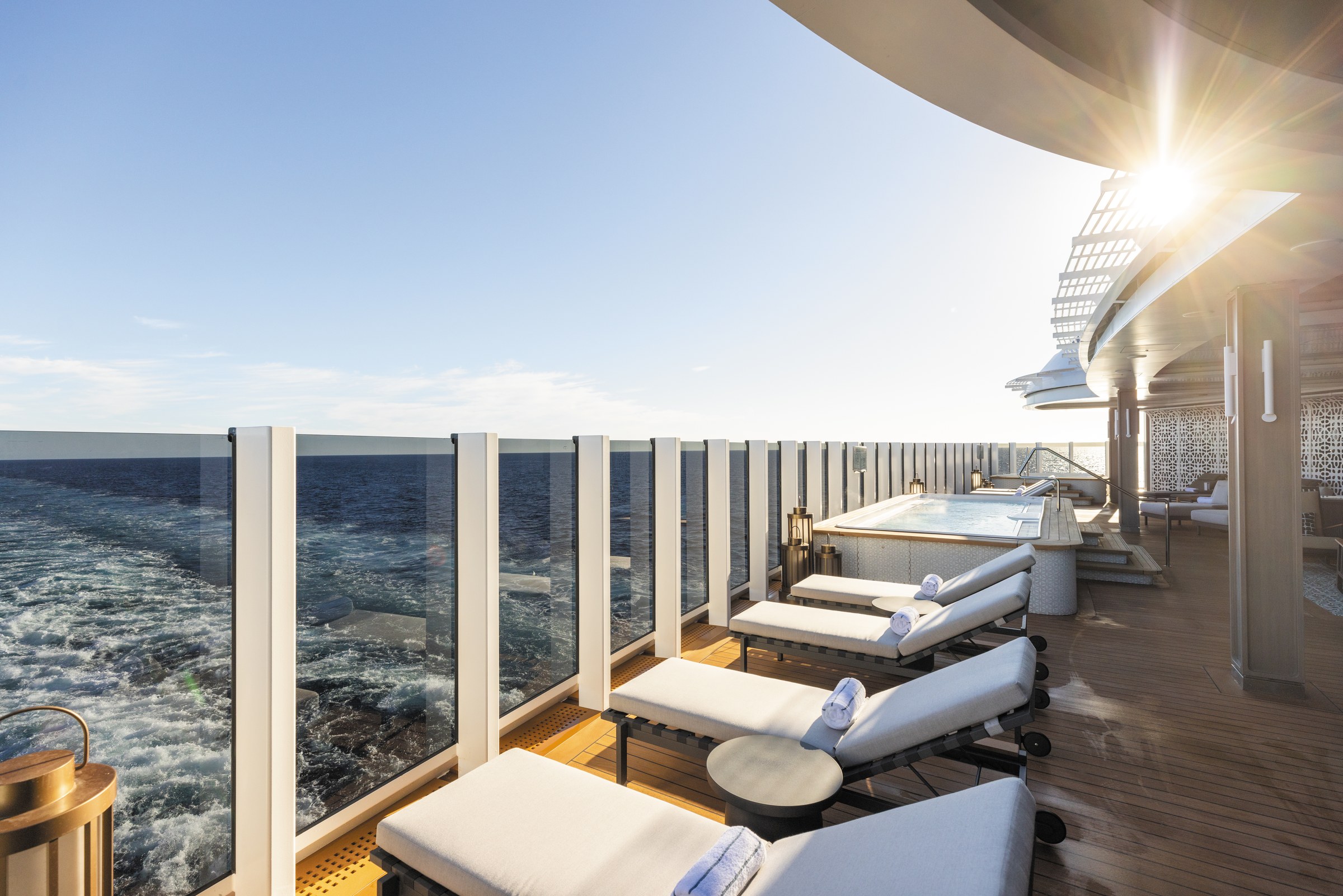 Seven Seas Grandeur – Spa Pool Deck