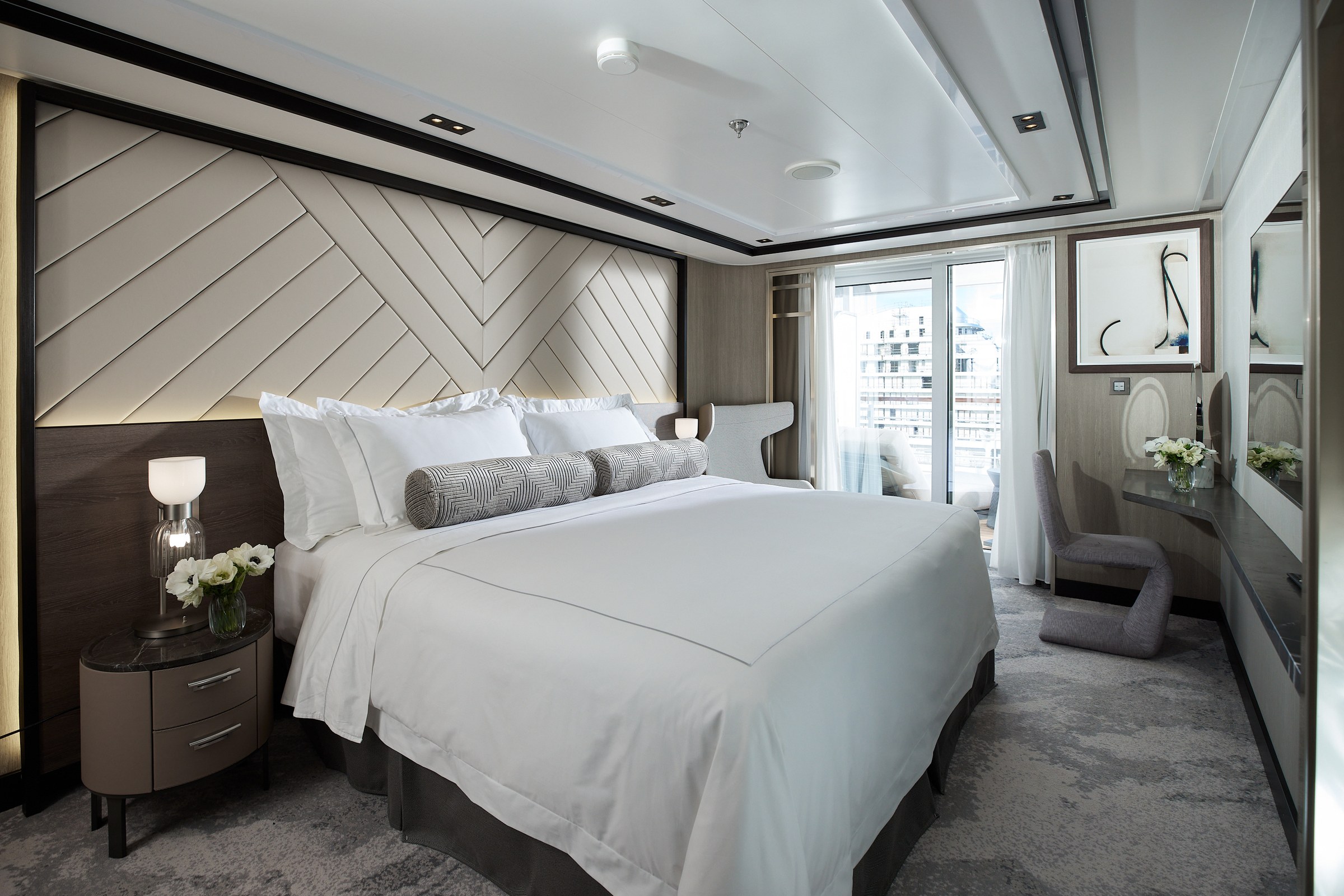 Seven Seas Grandeur – Suite Bedroom