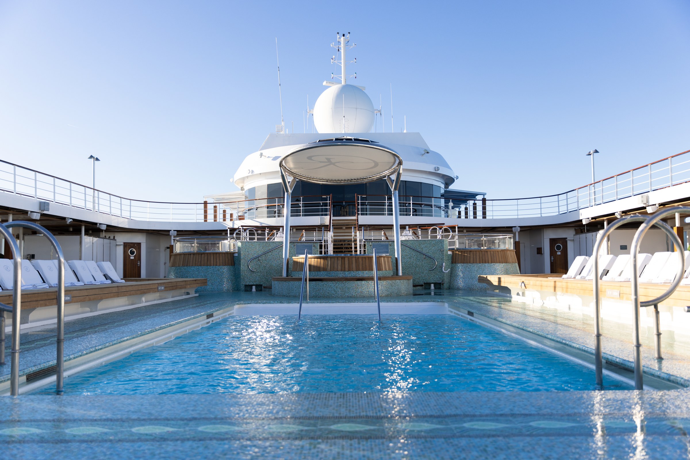 Seven Seas Mariner – Pool Deck