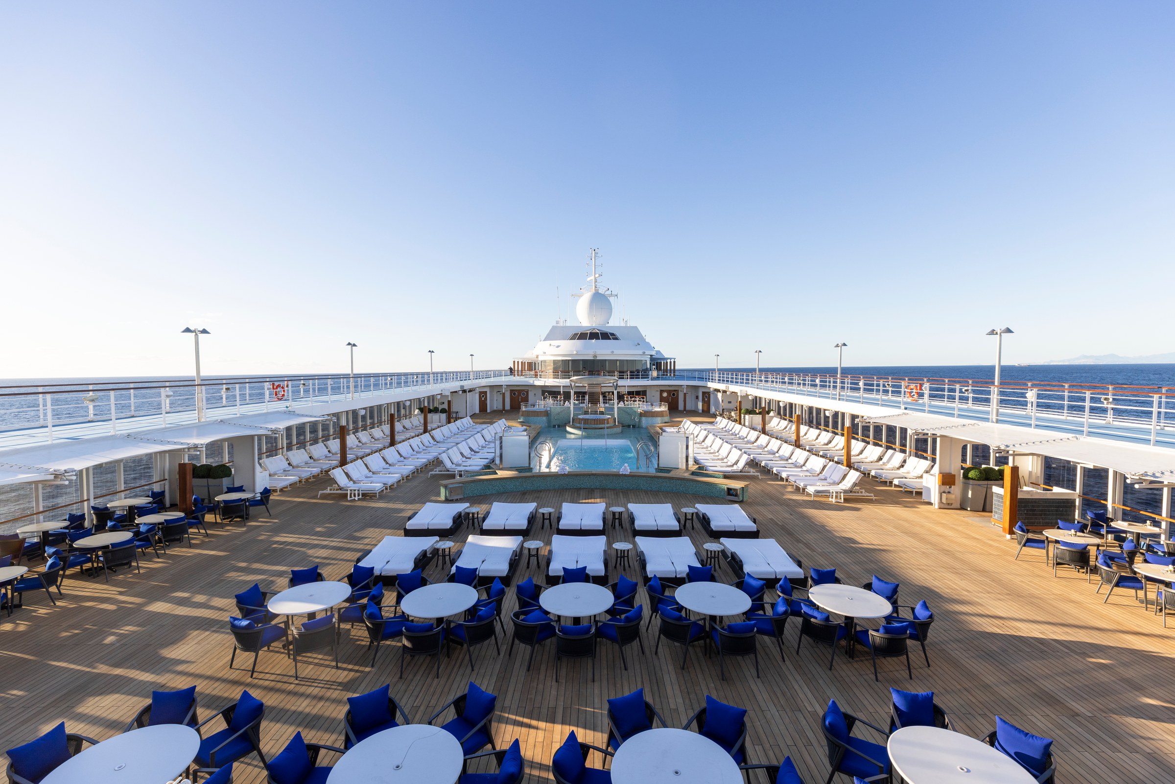 Seven Seas Mariner – Pool Deck