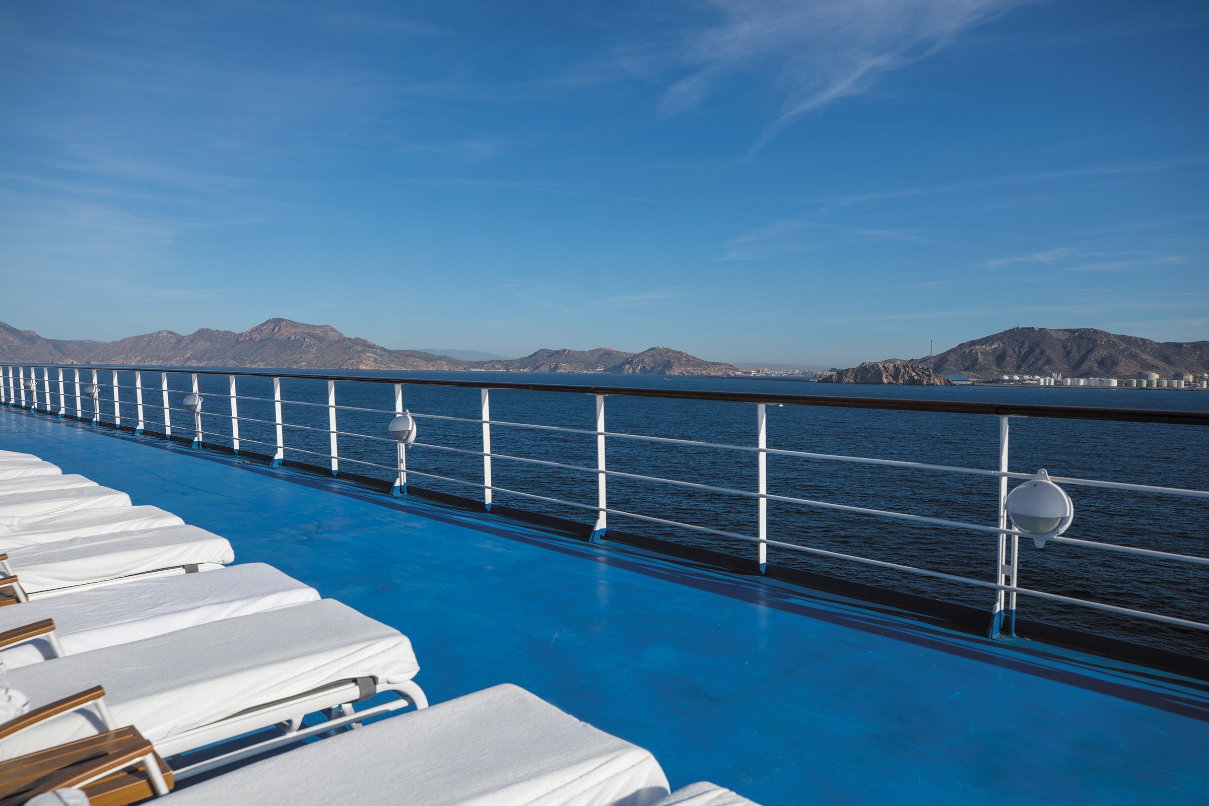 Seven Seas Mariner – Rail Deck Chairs