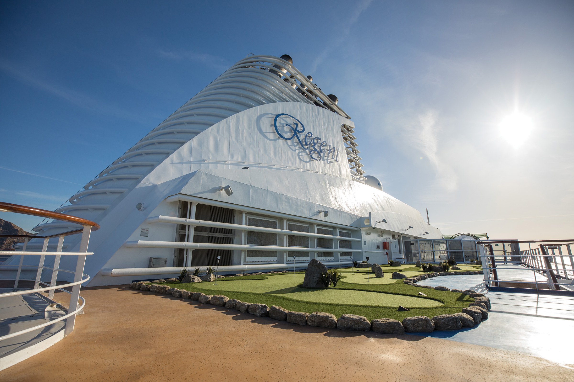 Seven Seas Mariner – Sports Deck Golf