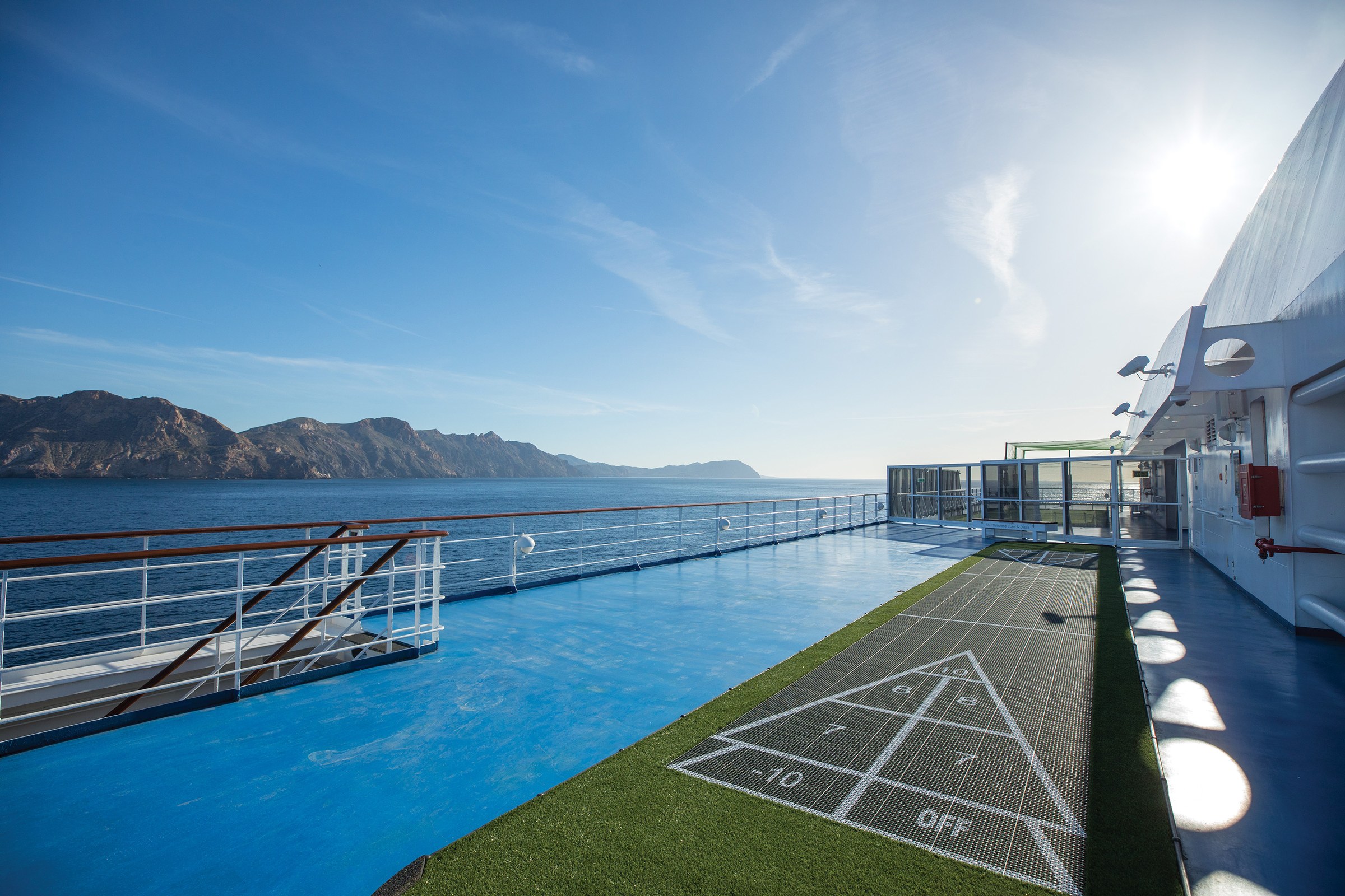 Seven Seas Mariner – Sports Deck Shuffleboard