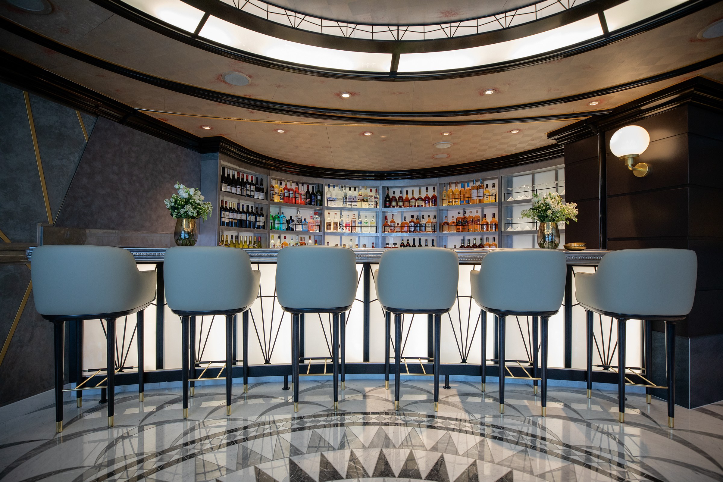 Seven Seas Splendor – Chartreuse Bar