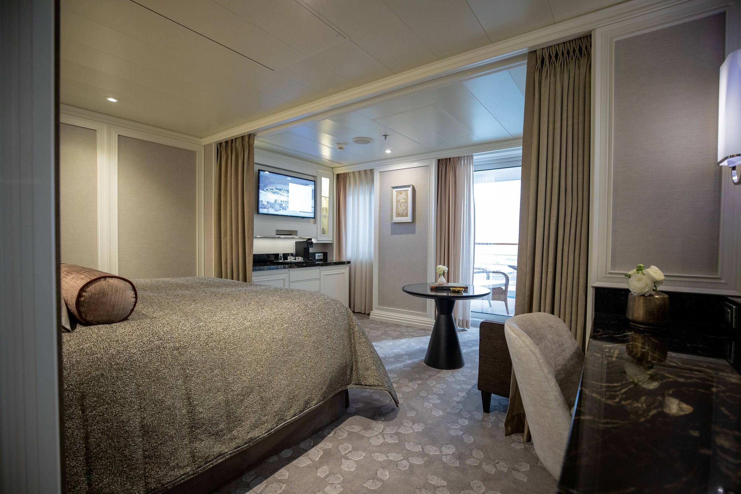 Seven Seas Splendor – Concierge Suite