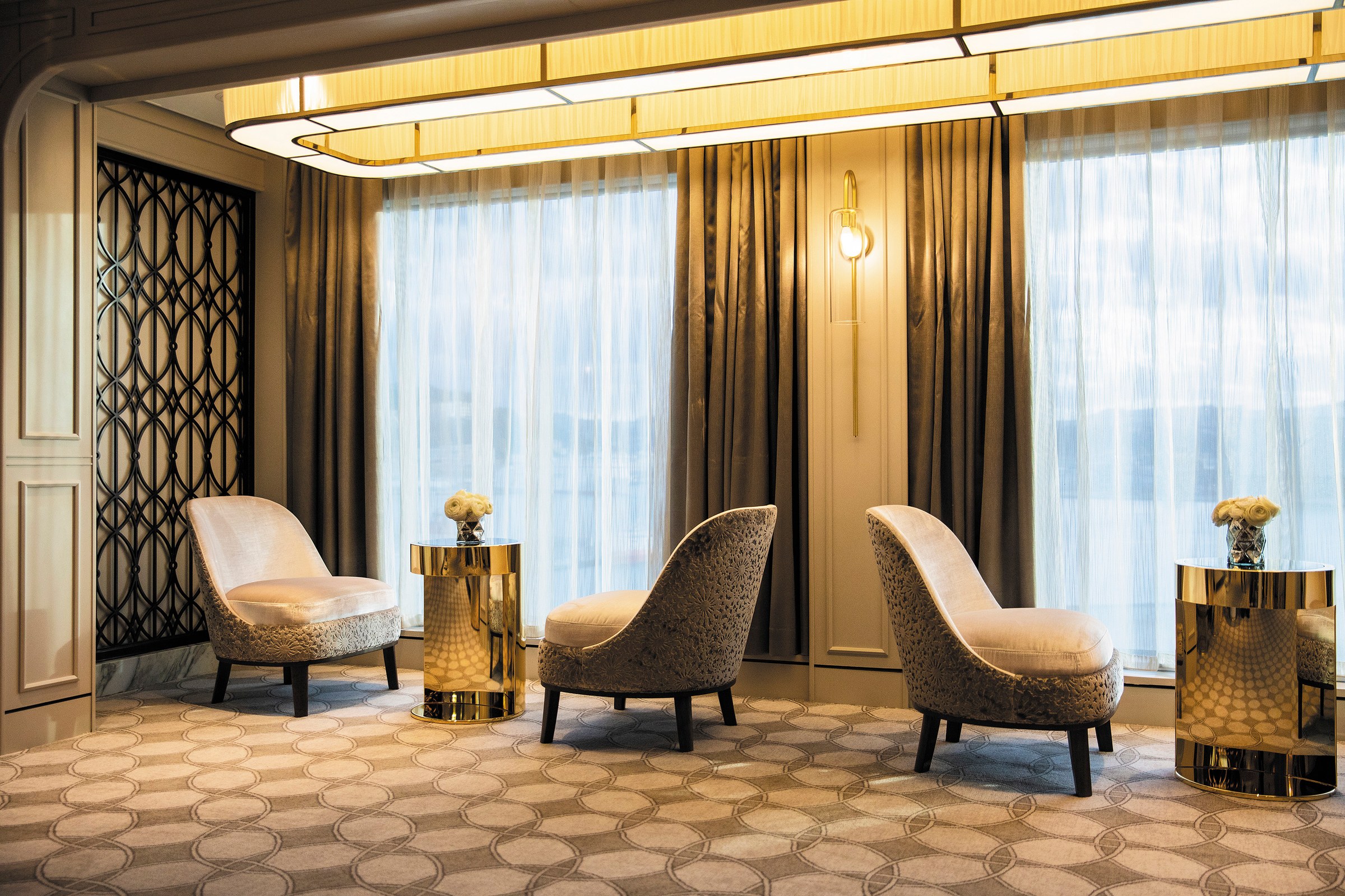 Seven Seas Splendor – Observation Lounge